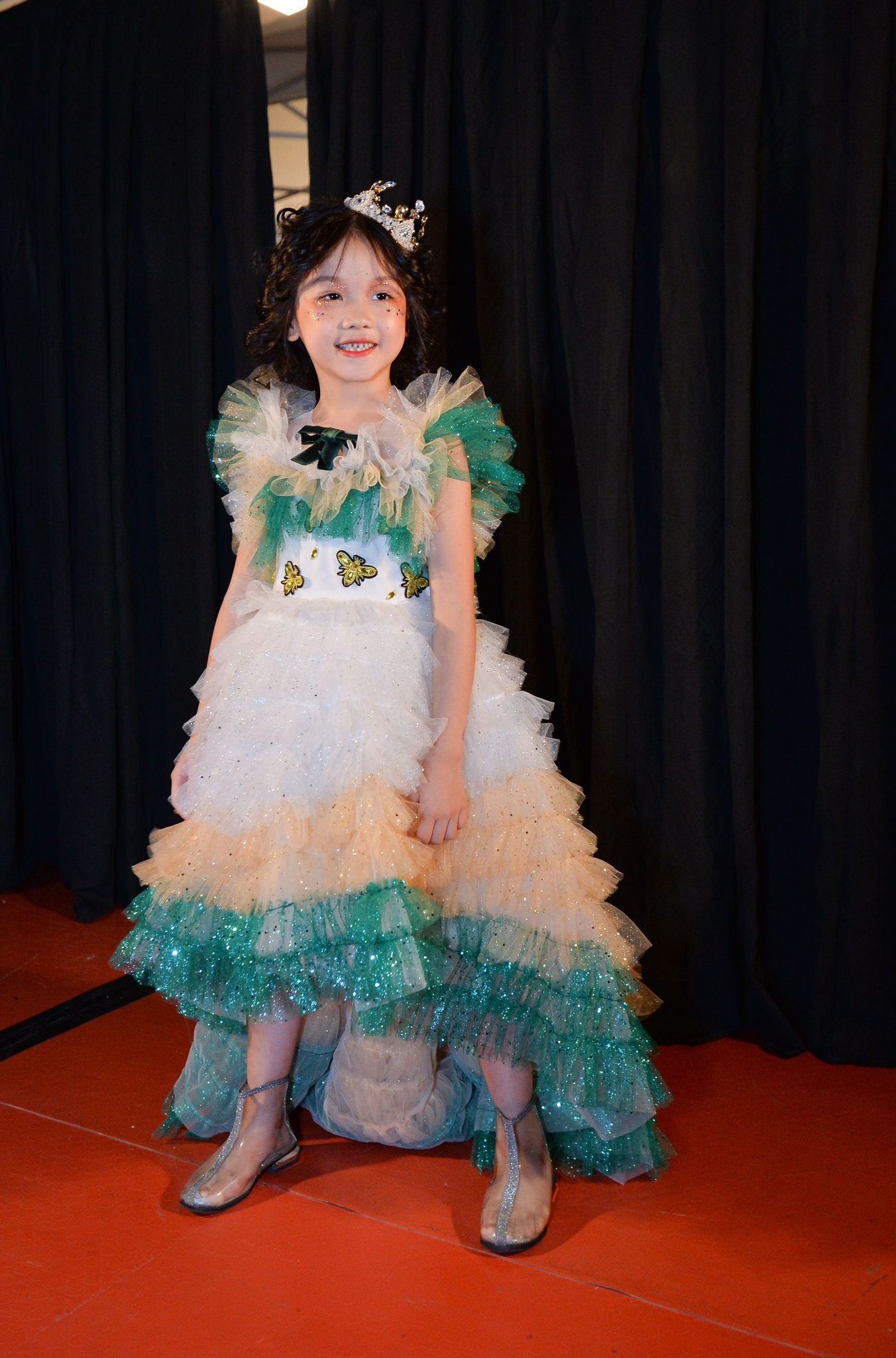 Sàn catwalk của công chúa ung thư máu ảnh 40 San catwalk cua cong chua ung thu mau anh 40