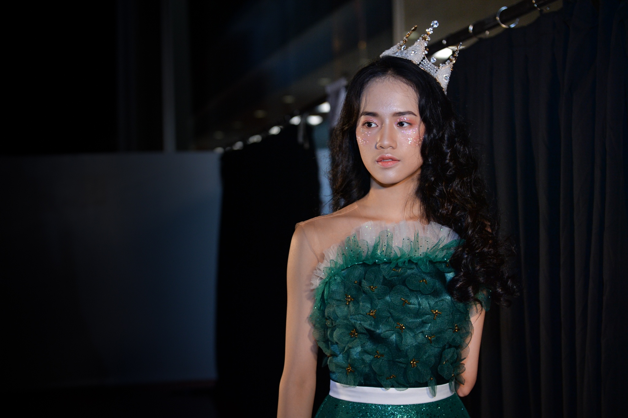 Sàn catwalk của công chúa ung thư máu ảnh 28 San catwalk cua cong chua ung thu mau anh 28