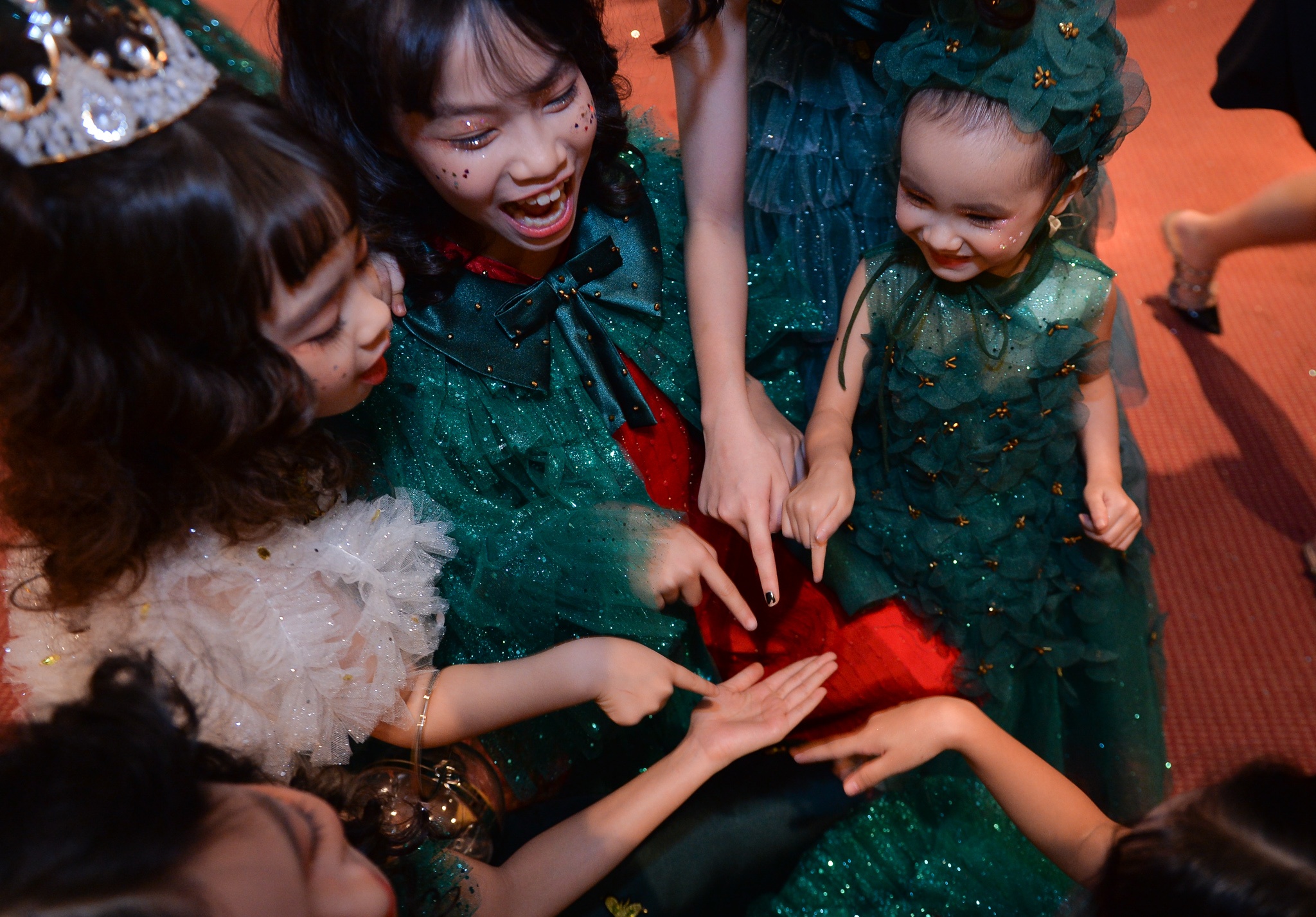 Sàn catwalk của công chúa ung thư máu ảnh 23 San catwalk cua cong chua ung thu mau anh 23