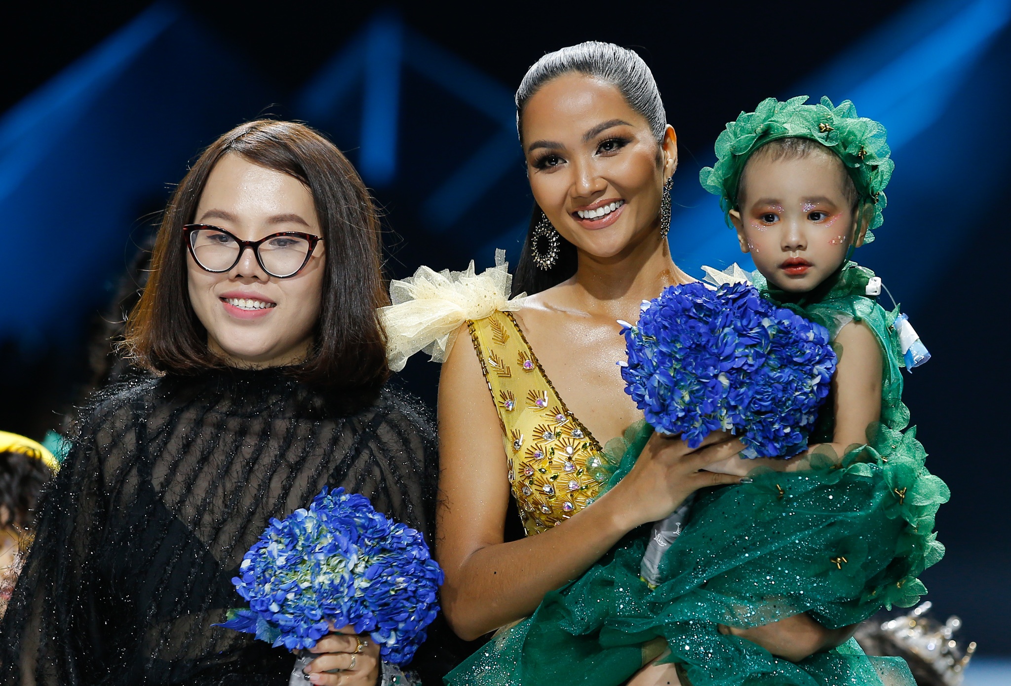 Sàn catwalk của công chúa ung thư máu ảnh 8 San catwalk cua cong chua ung thu mau anh 8