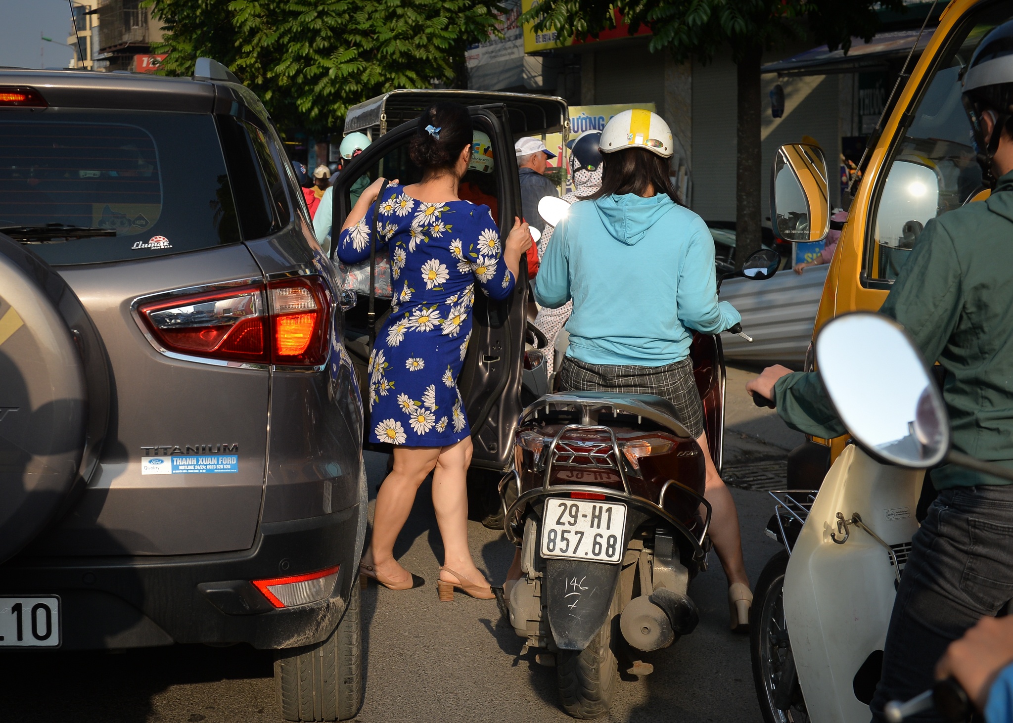 Duong Truong Chinh tac hang km anh 4