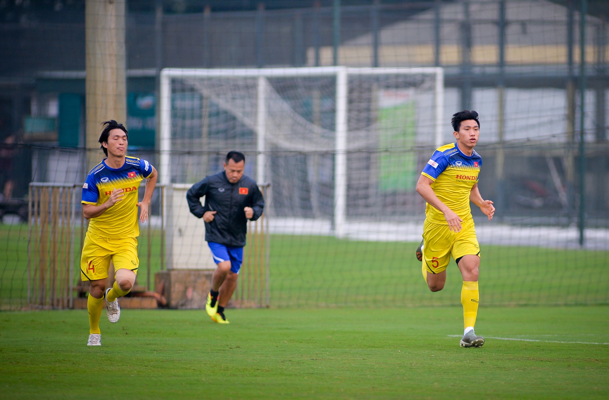 Cong Phuong bat cap cung Quang Hai anh 5