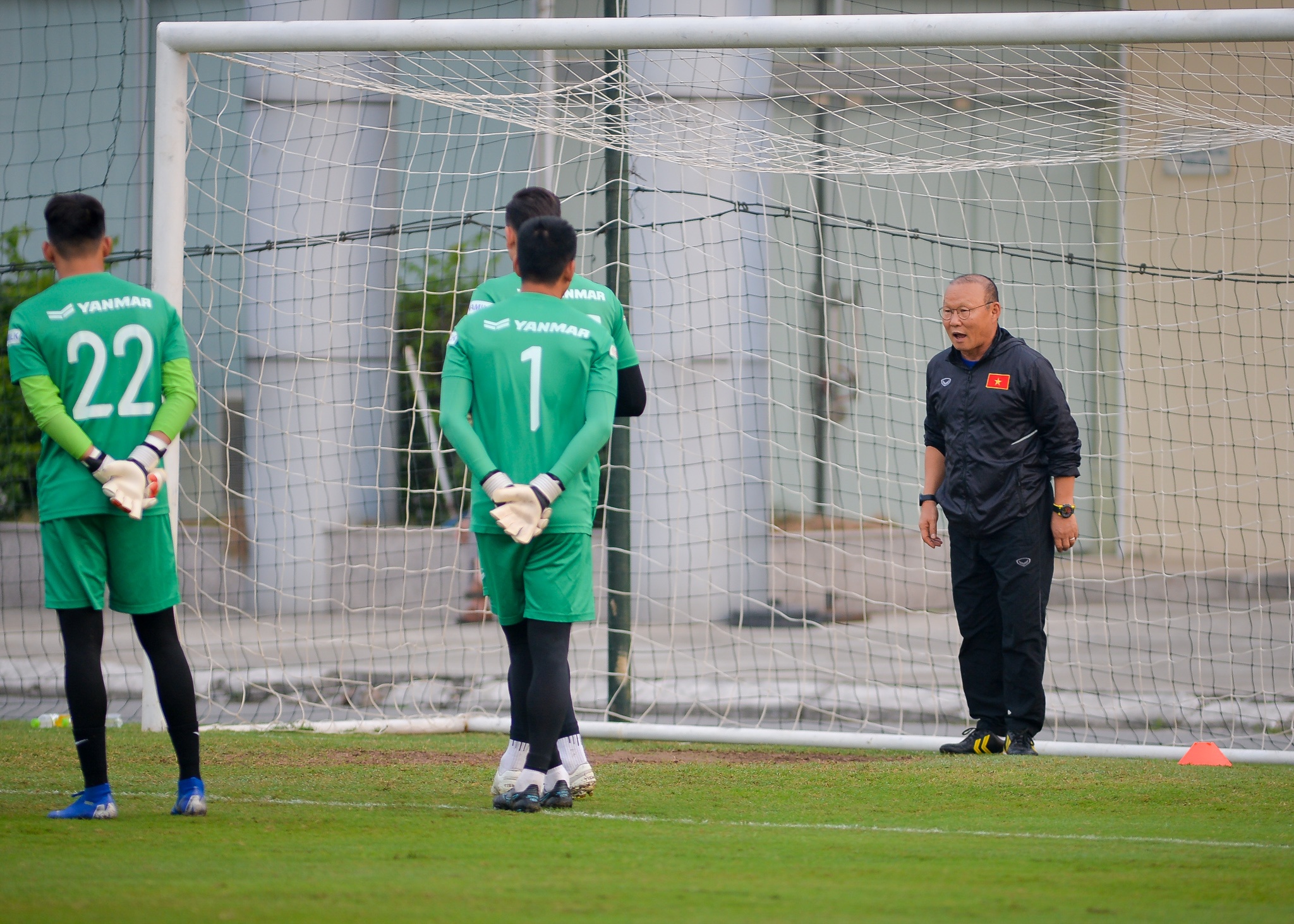 Cong Phuong bat cap cung Quang Hai anh 6