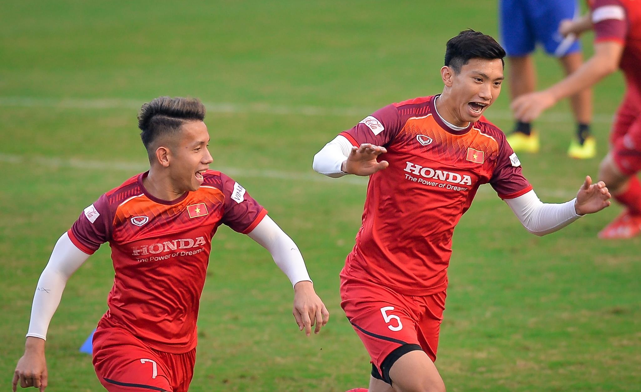 Hong Duy chien thang Van Hau trong tro chay cho hinh anh