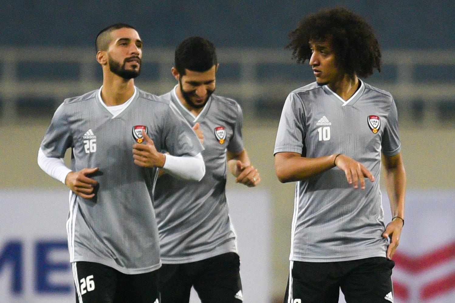 Doi UAE lam quen san My Dinh khi Ha Noi co suong mu hinh anh