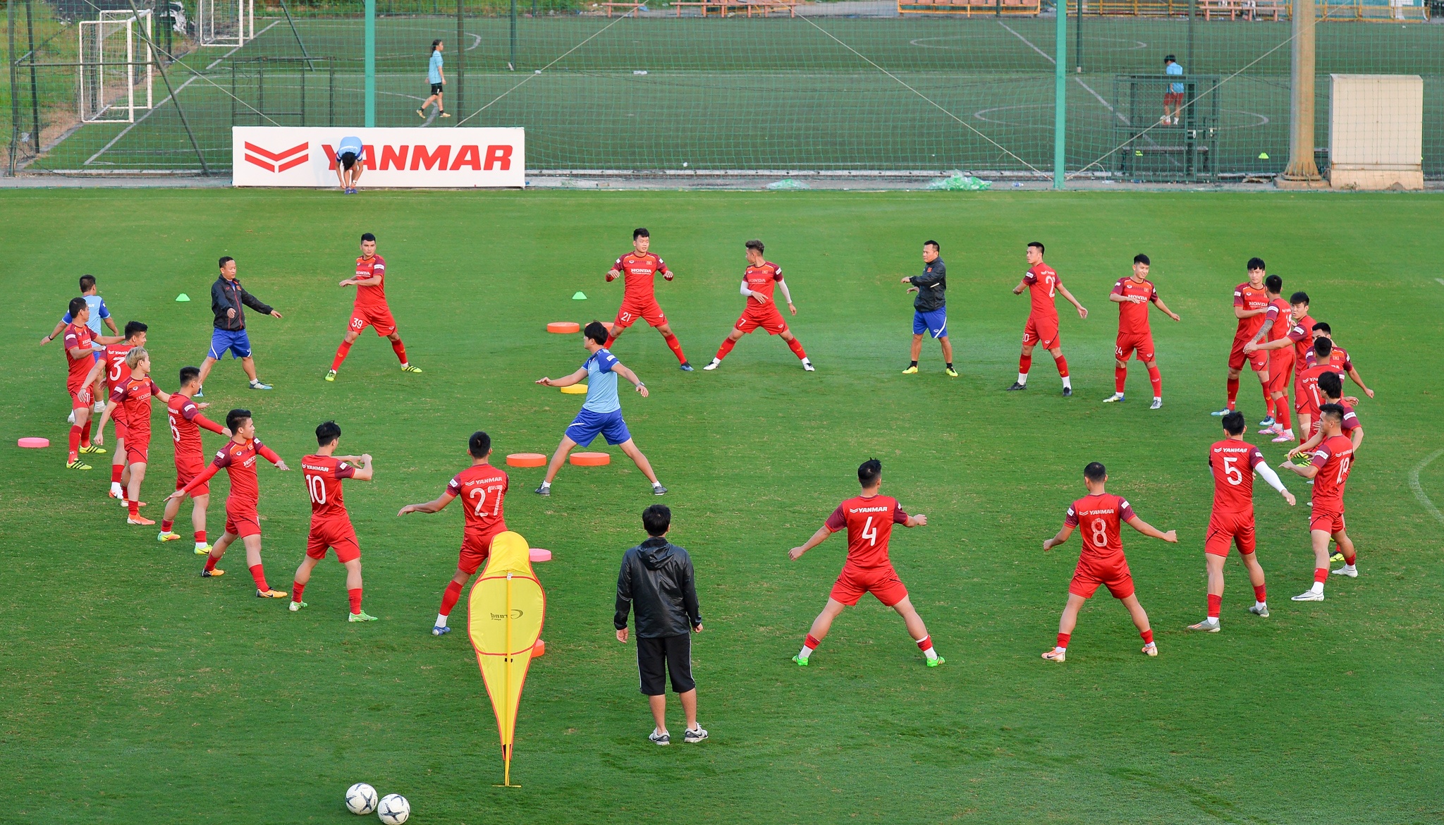 Van Hau lo bap tay vam vo anh 1