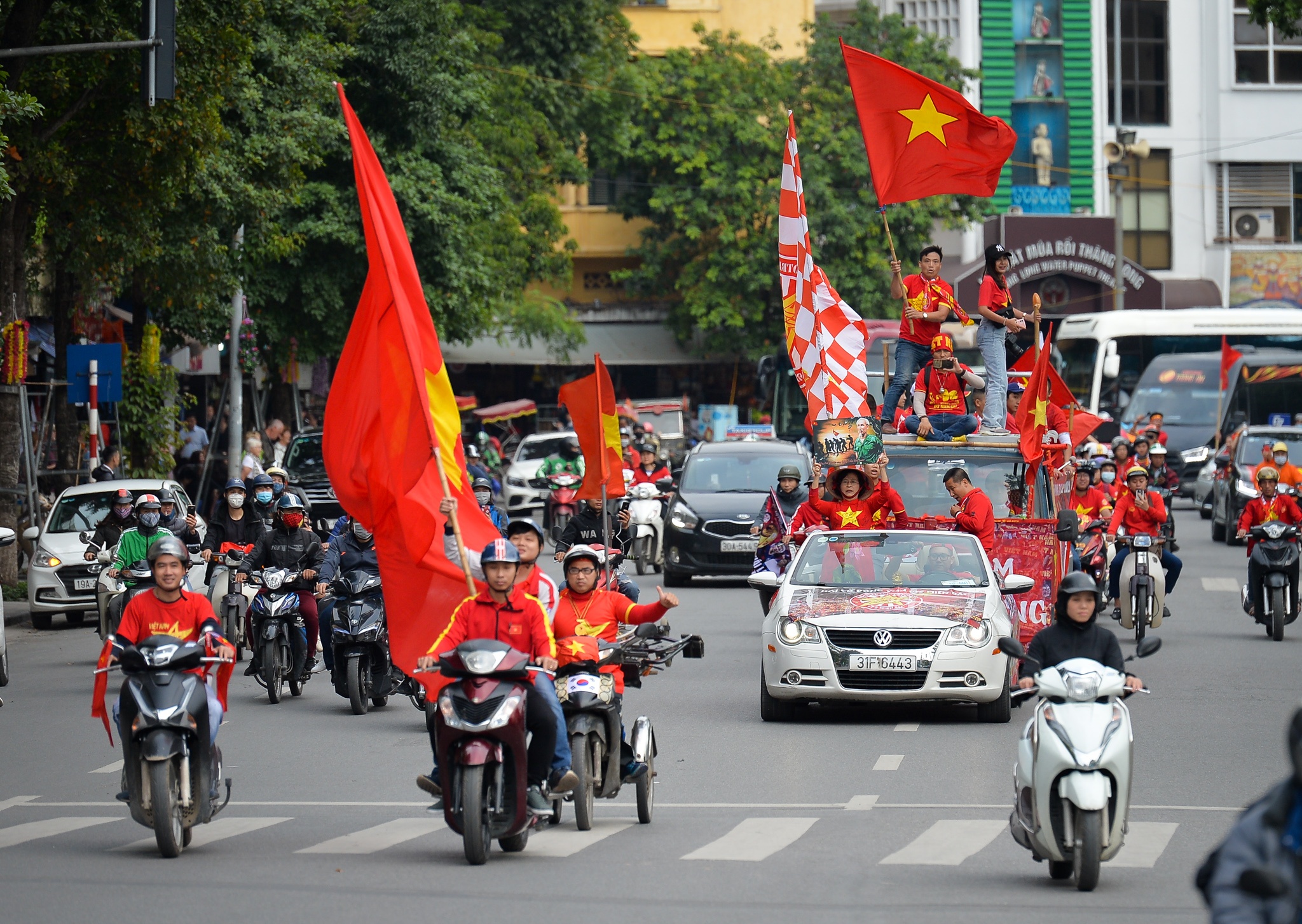 Nu phong vien Thai ham mo Van Lam anh 1