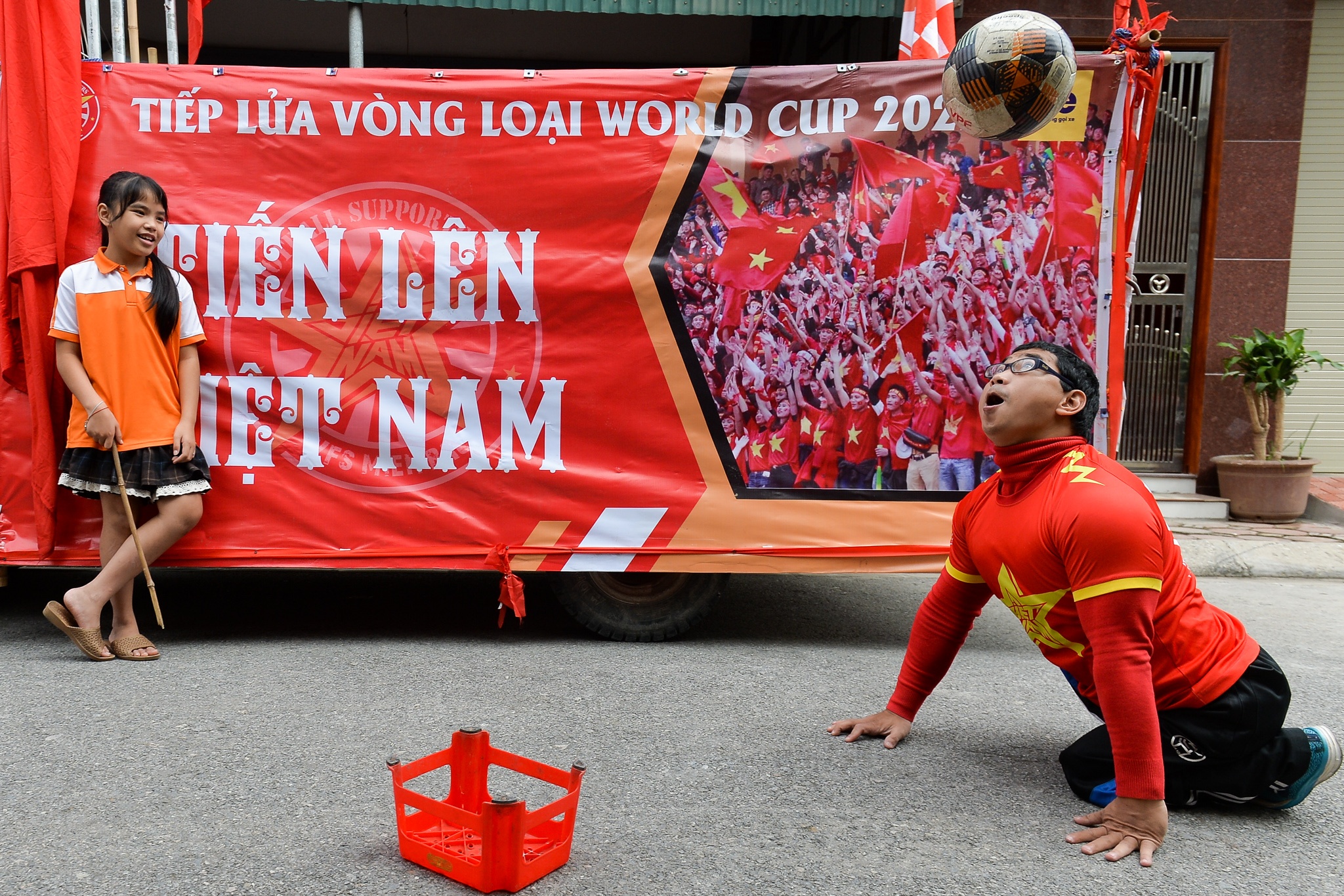 Nu phong vien Thai ham mo Van Lam anh 4