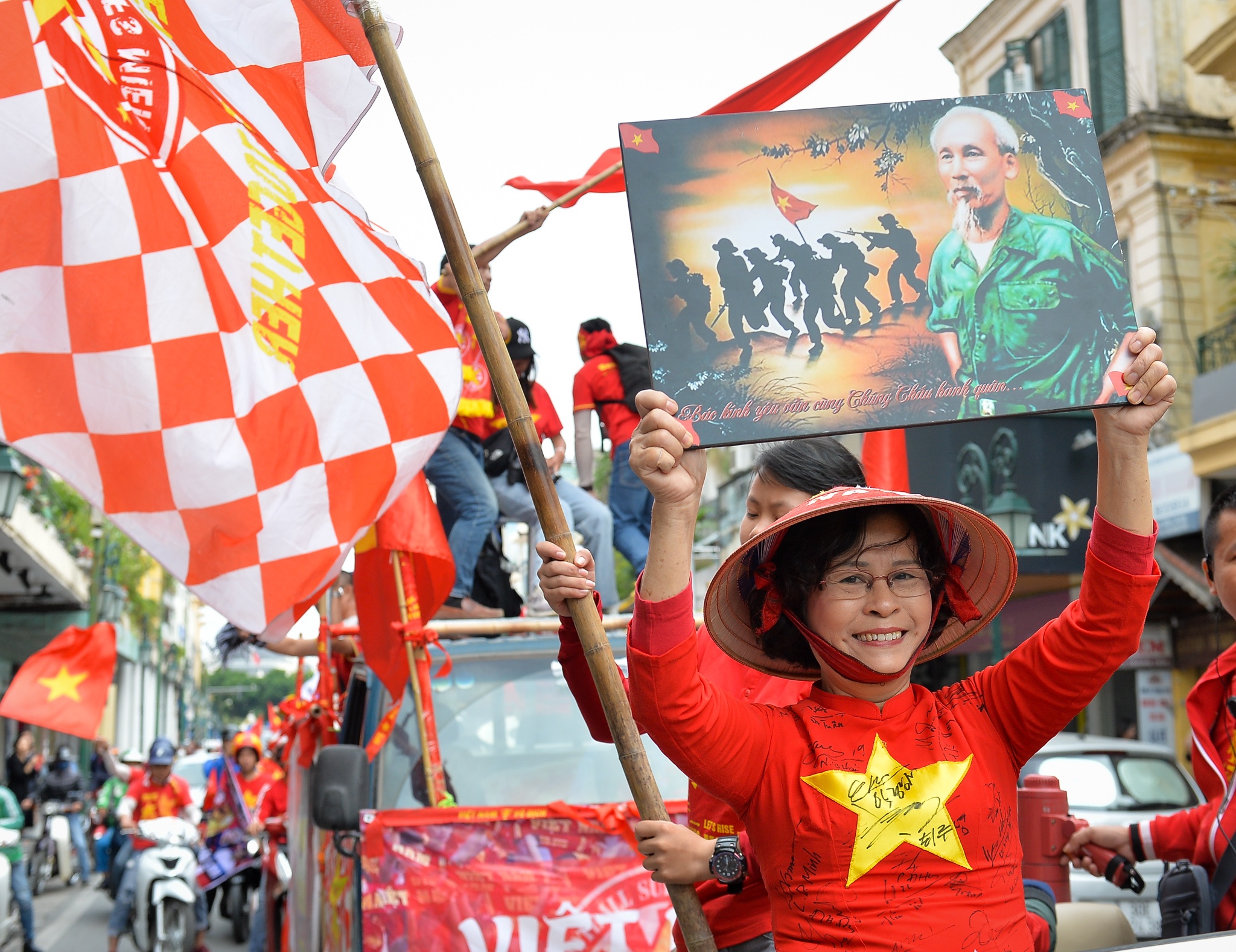 Nu phong vien Thai ham mo Van Lam anh 5