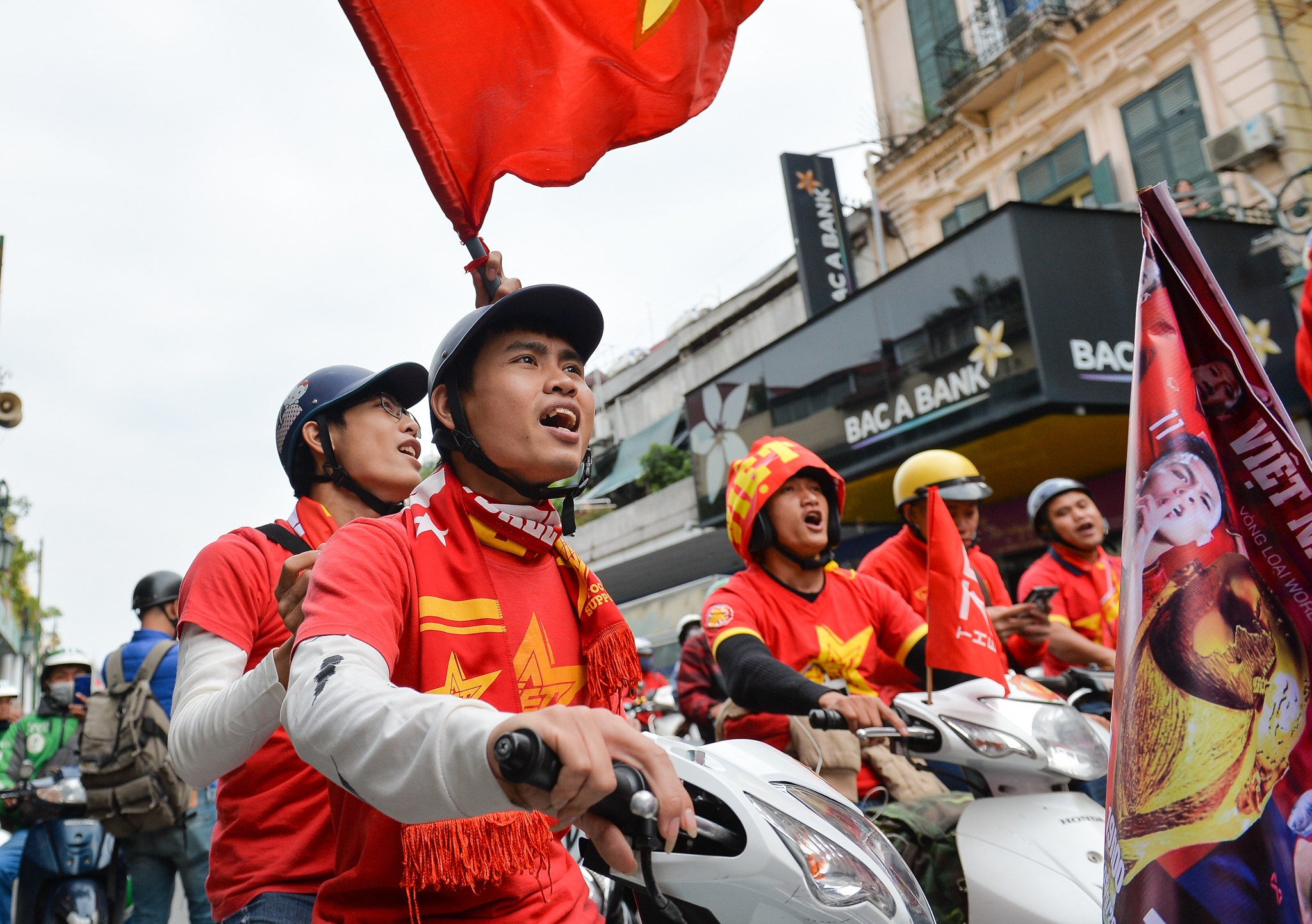 Nu phong vien Thai ham mo Van Lam anh 6