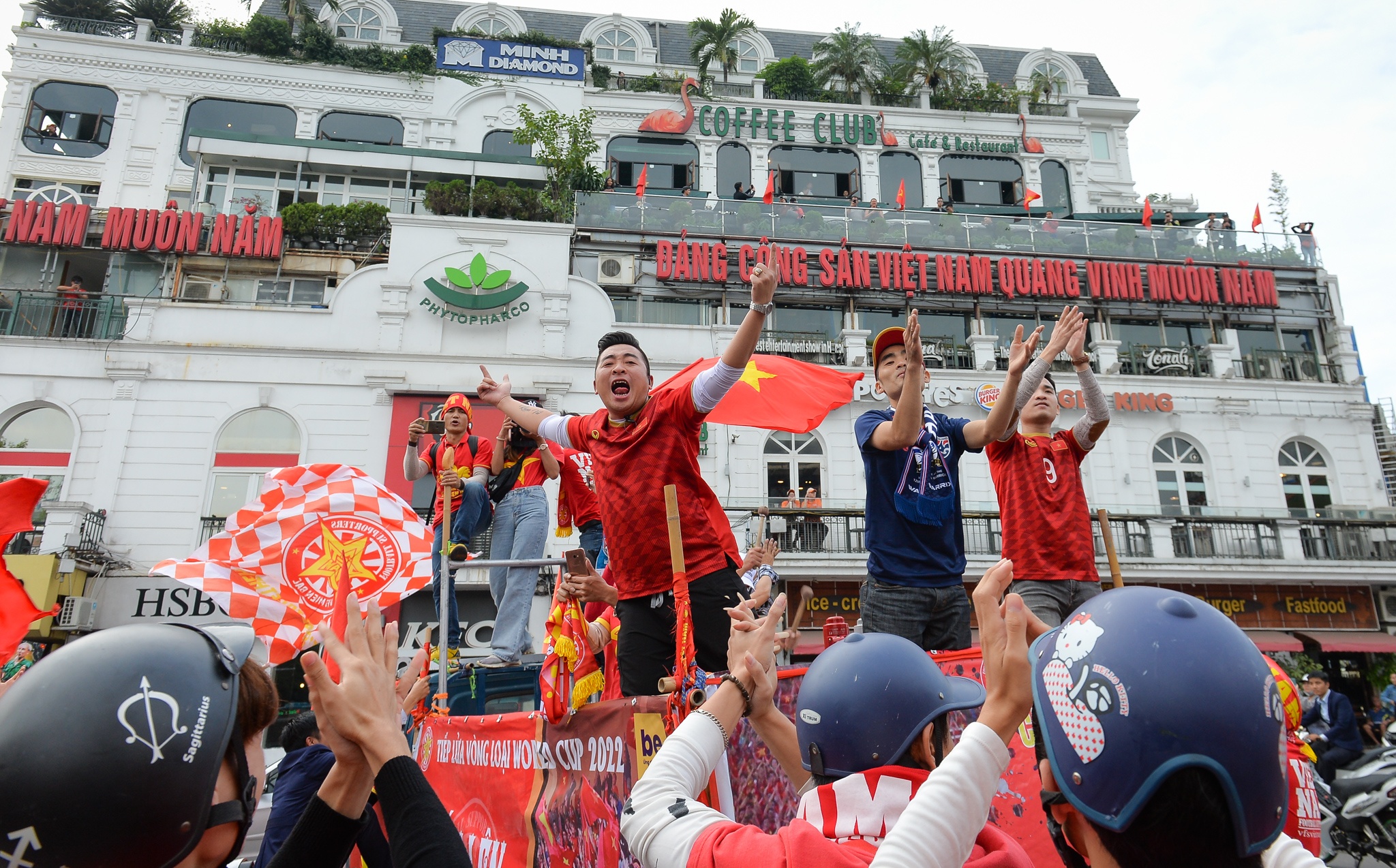 Nu phong vien Thai ham mo Van Lam anh 8