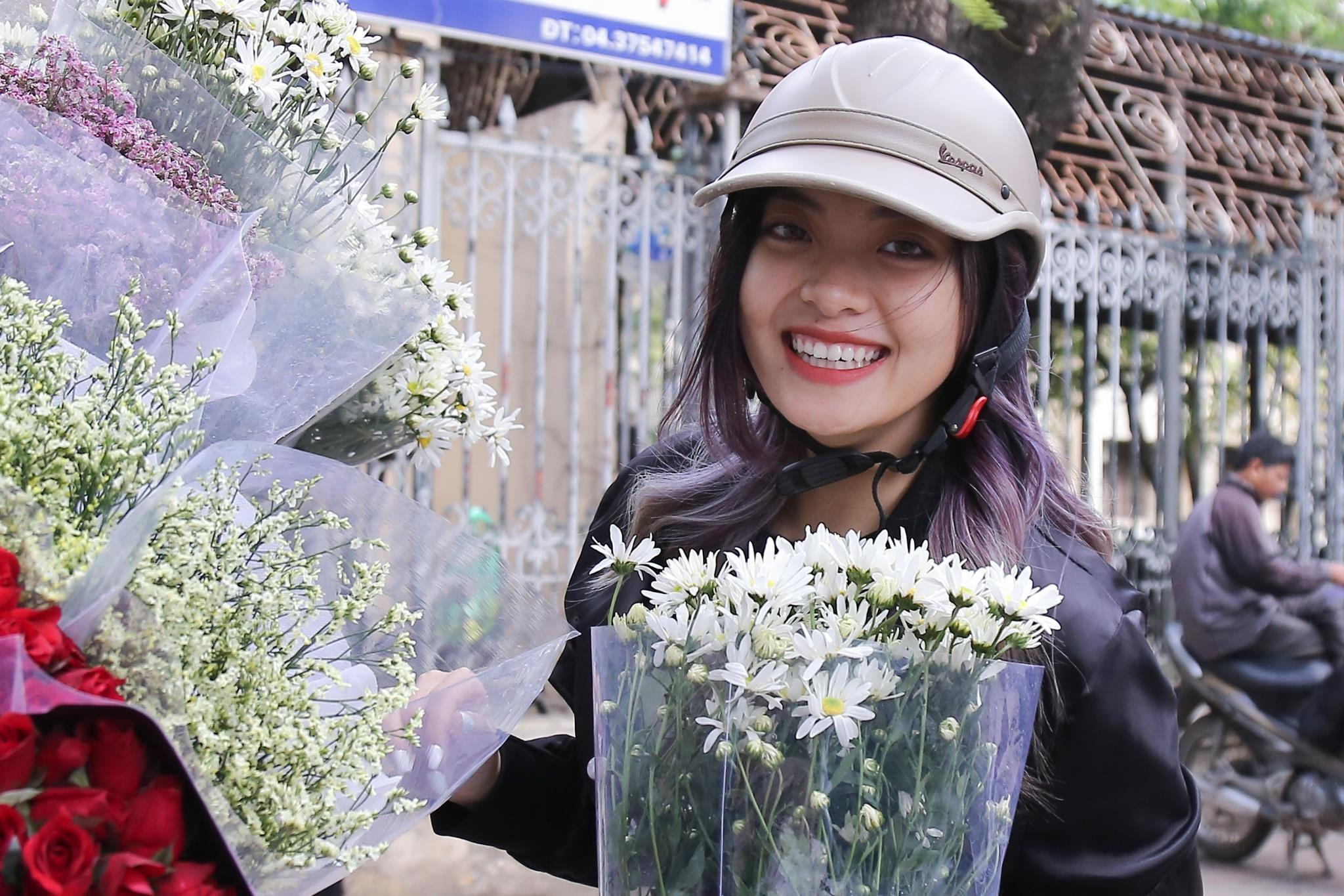 Cuc hoa mi chay hang dip 20/11 hinh anh