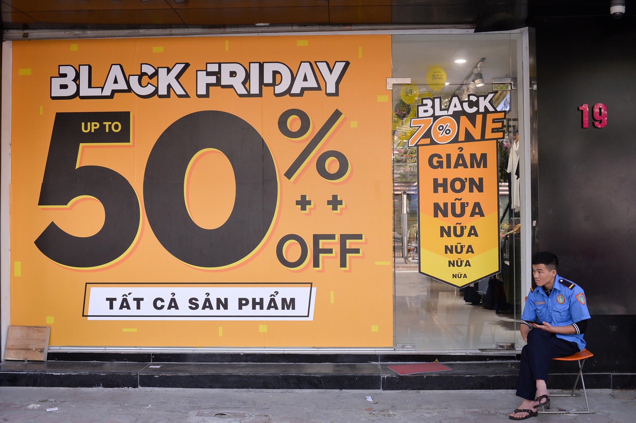 giam gia 80% trong ngay Black Friday anh 2