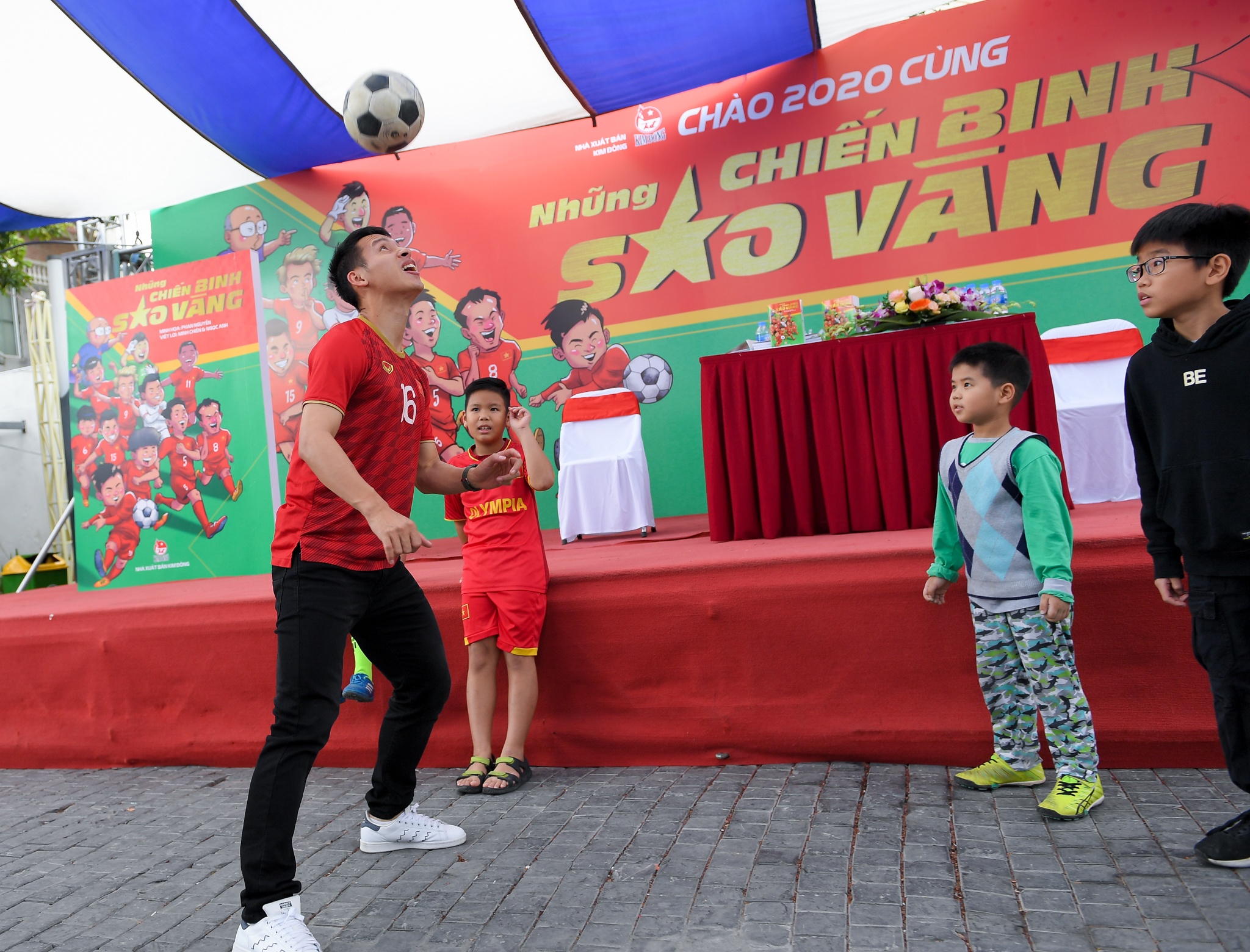 sach nhung chien binh sao vang anh 3