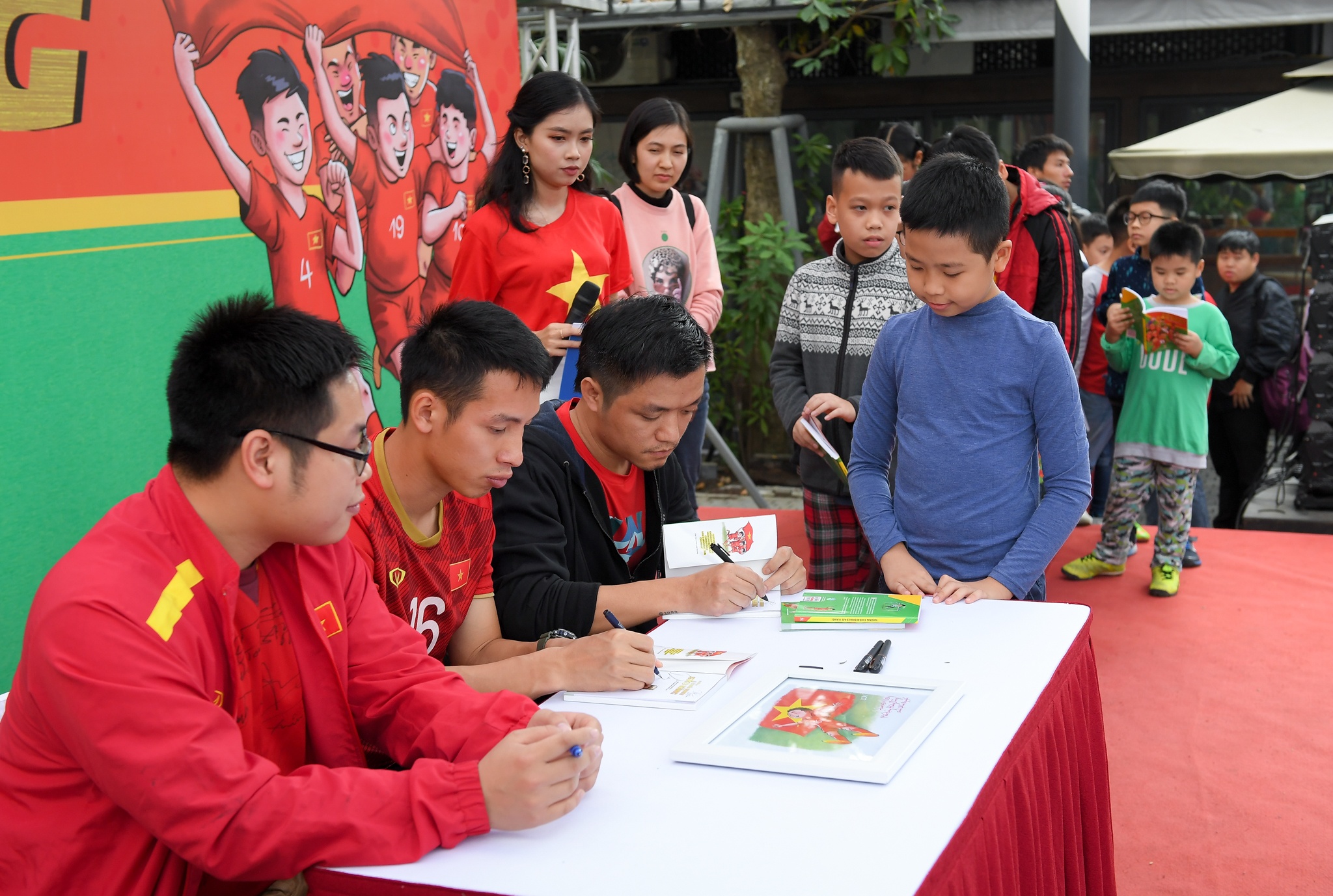 sach nhung chien binh sao vang anh 8