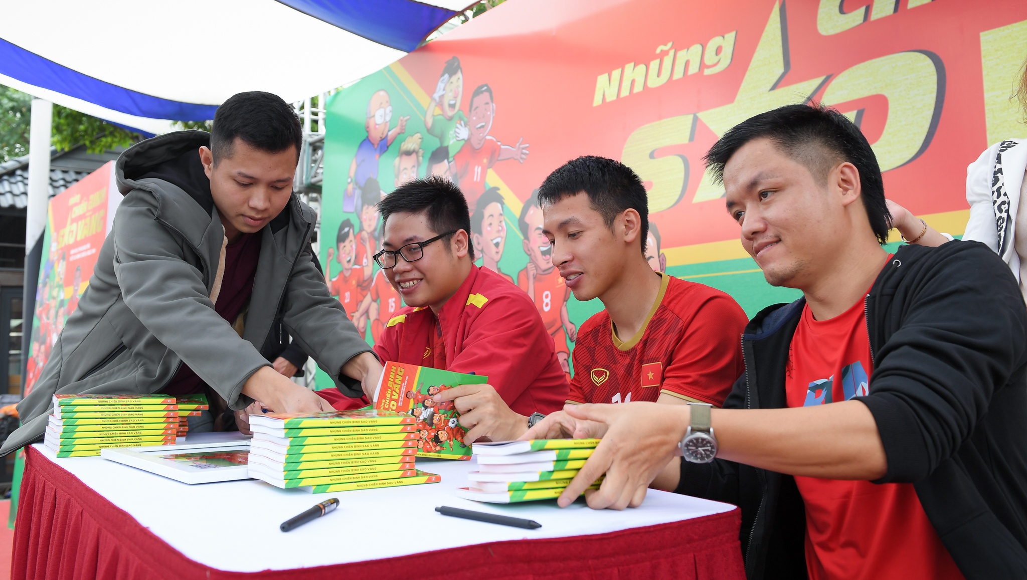 sach nhung chien binh sao vang anh 9