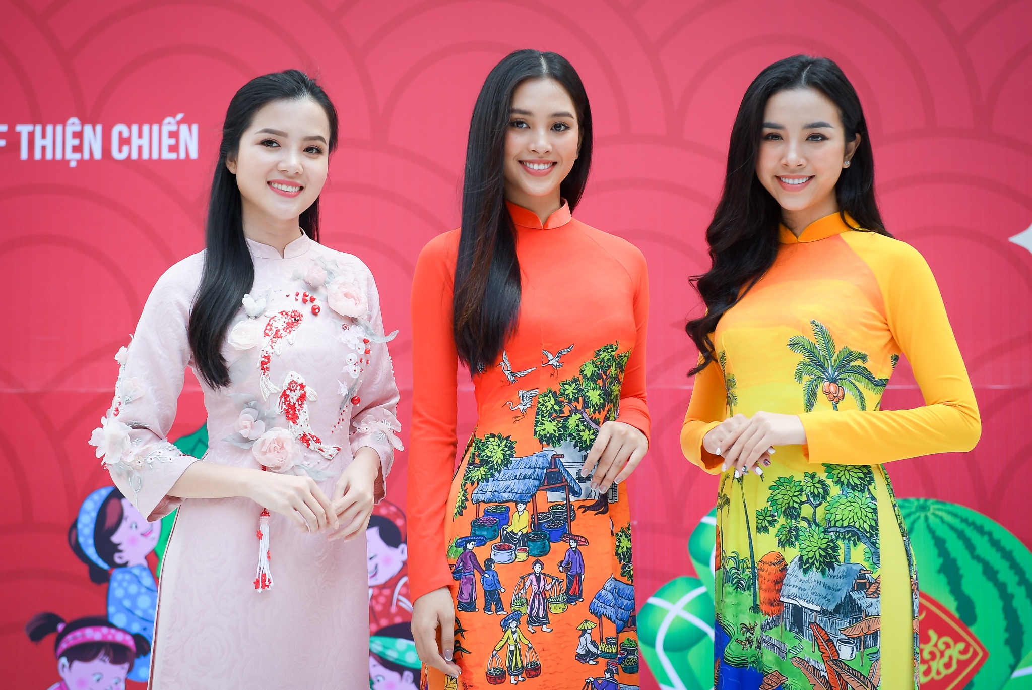 Hoa hau Tieu Vy goi banh chung anh 1