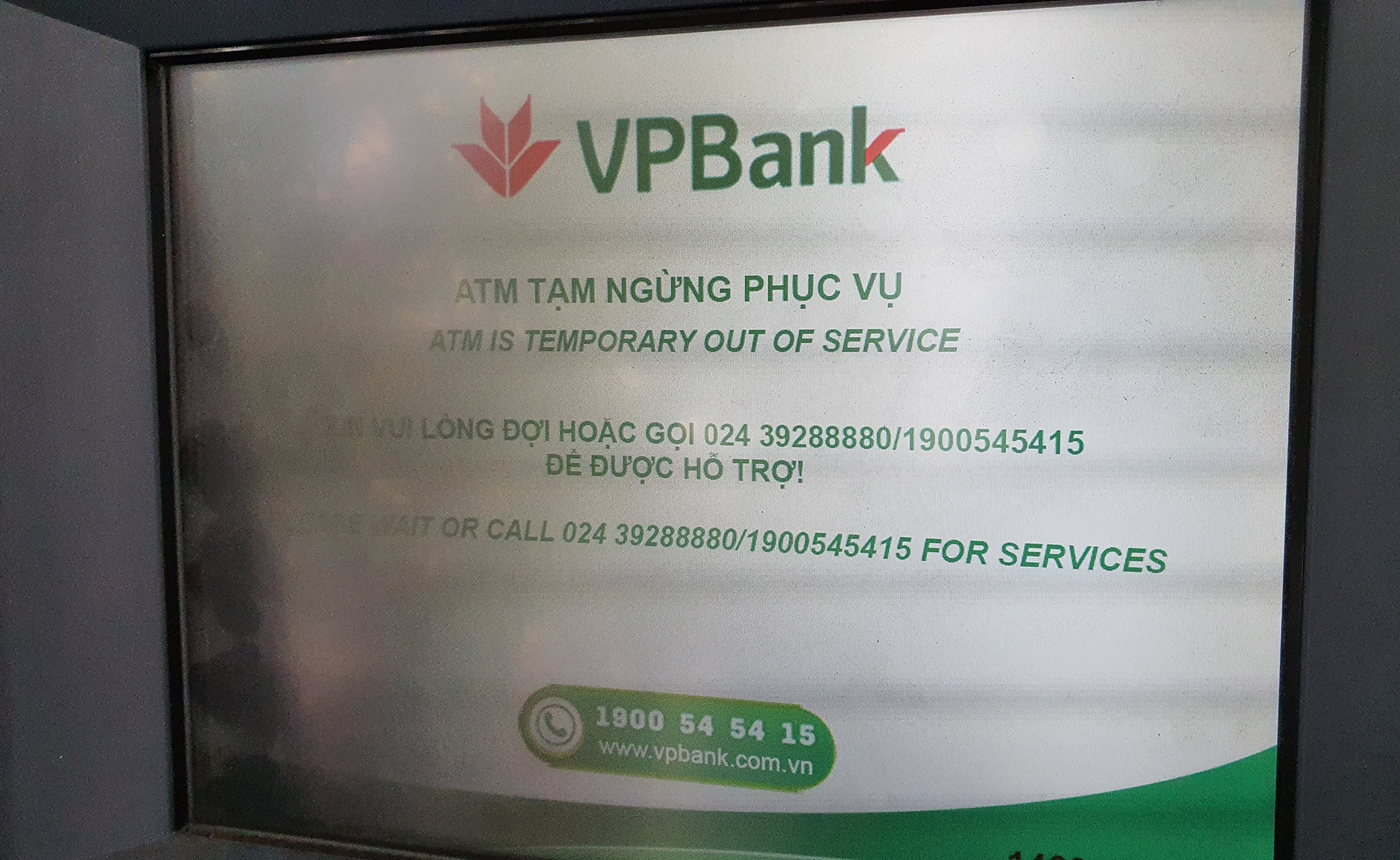 cong nhan xep hang rut tien anh 11