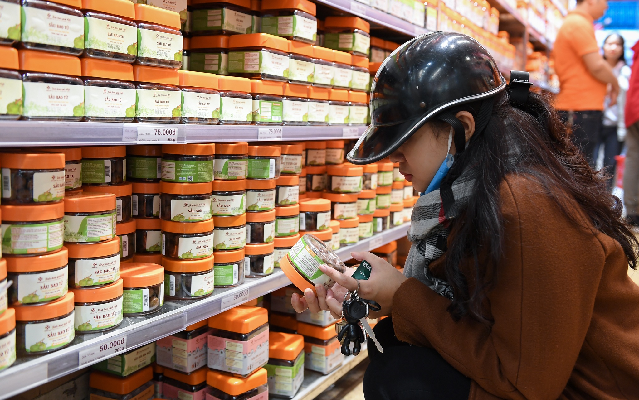 mua hang giam gia cuoi nam anh 9