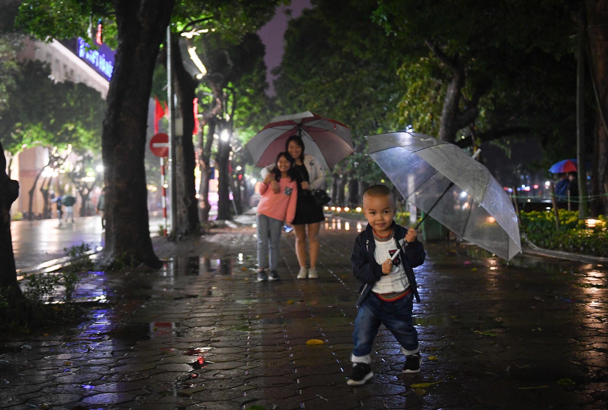 mua lon dem giao thua anh 4