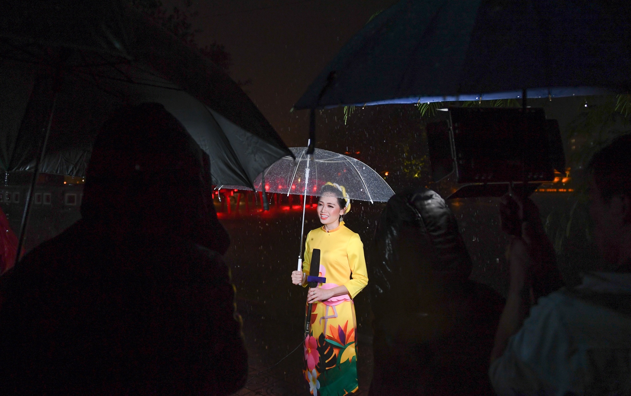 mua lon dem giao thua anh 9