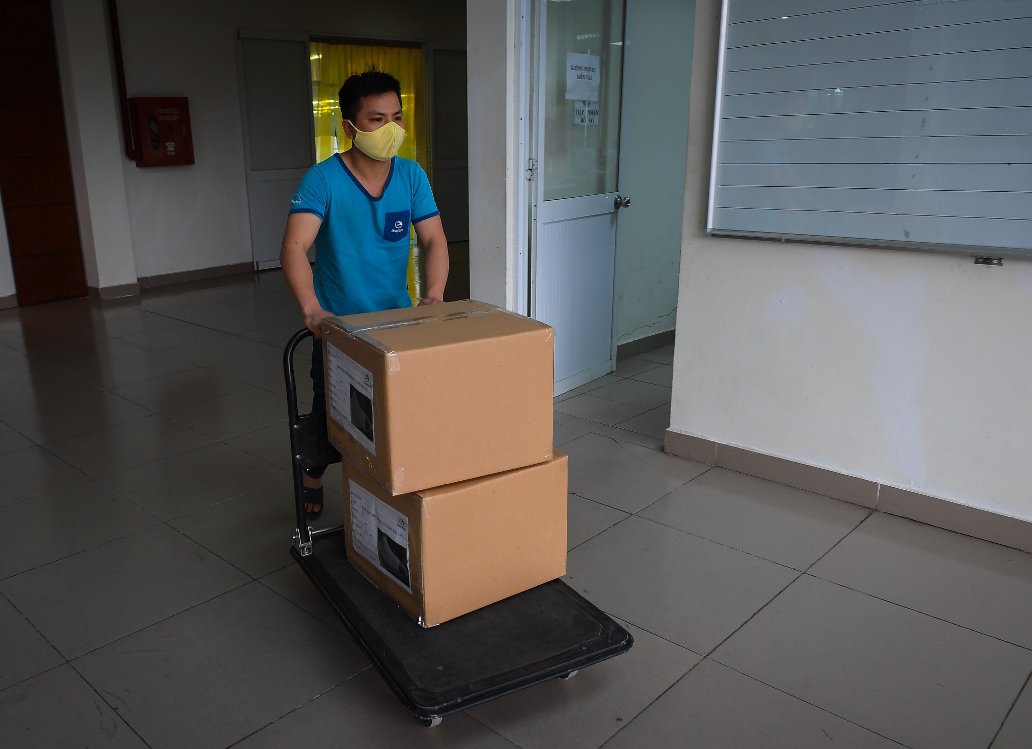 san xuat khau trang phong virus corona anh 10