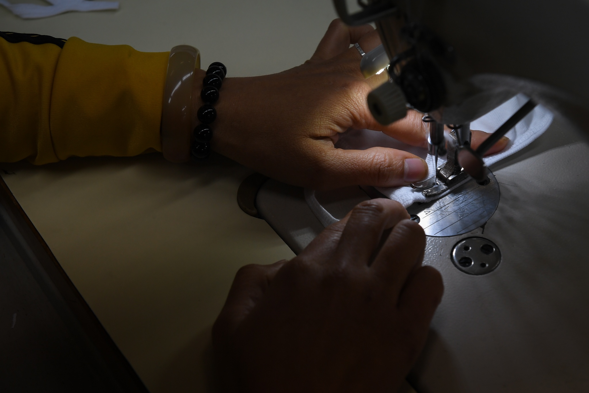 san xuat khau trang phong virus corona anh 9