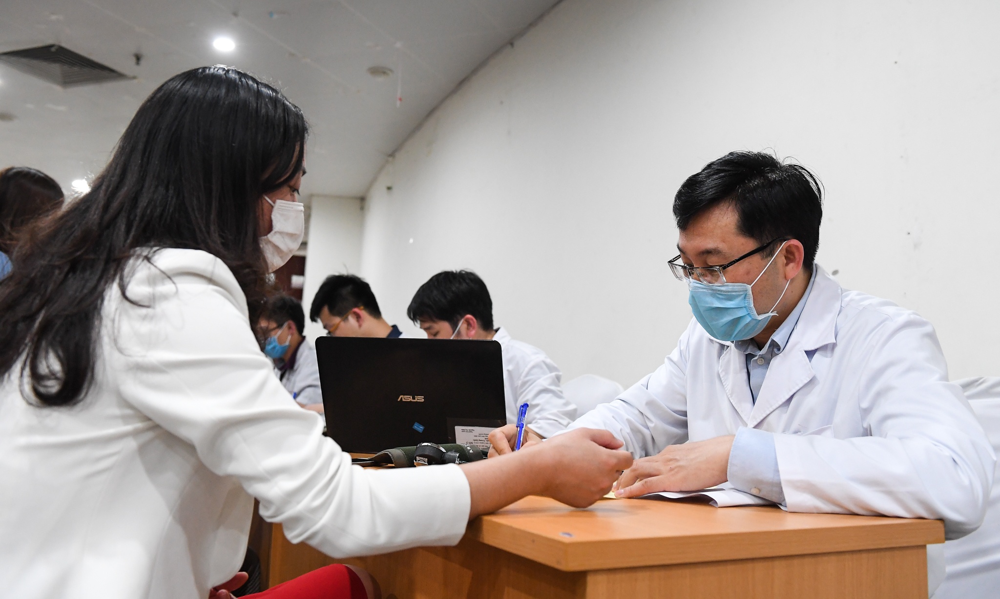 giai cuu con khung hoang mau anh 2