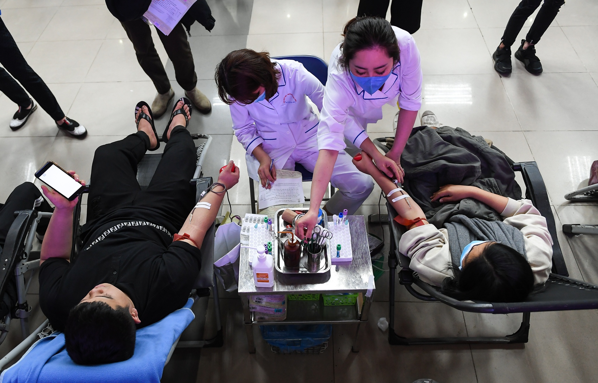 giai cuu con khung hoang mau anh 4