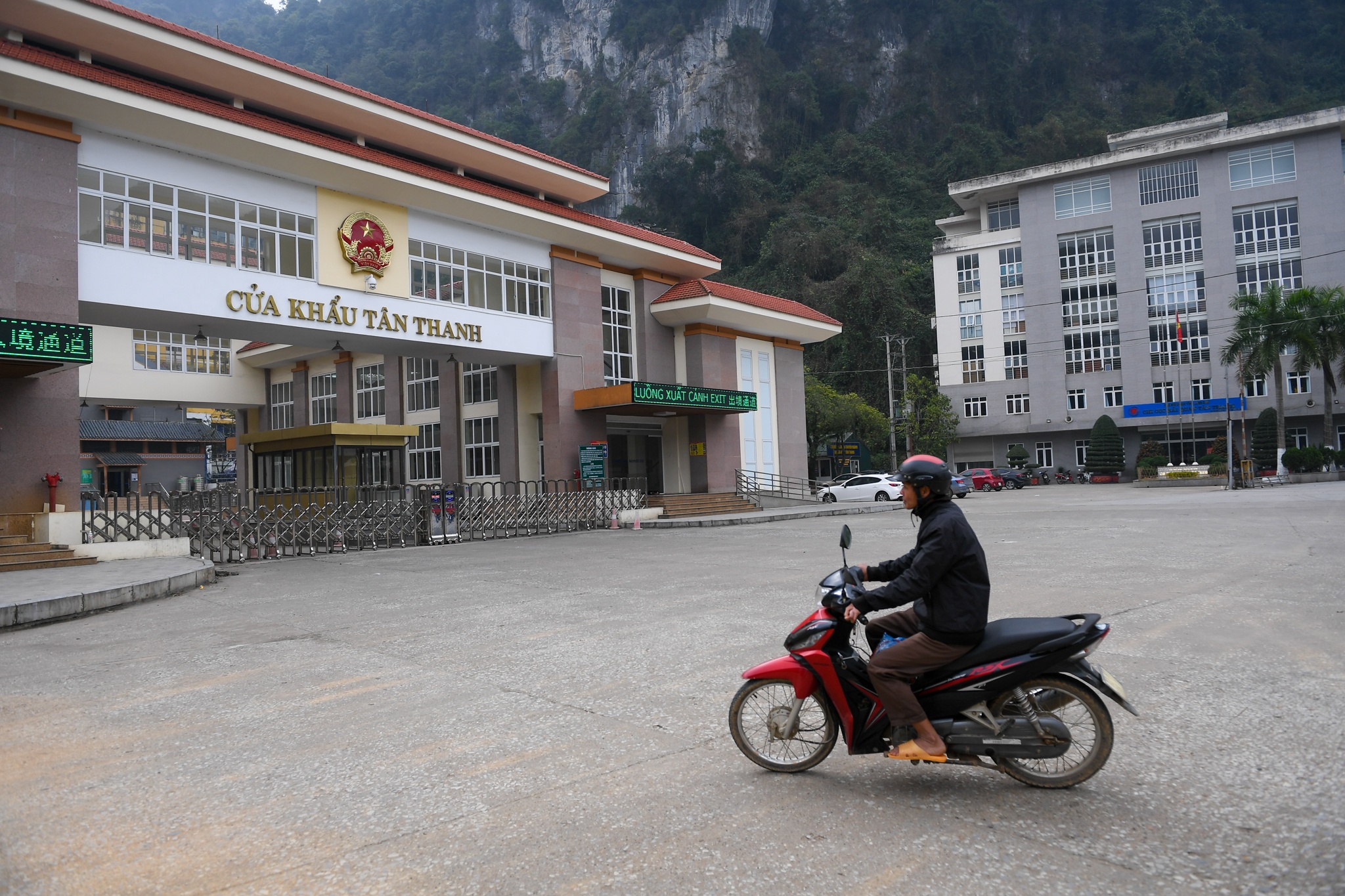 Cho Tan Thanh nhung ngay dich Covid-19 hinh anh