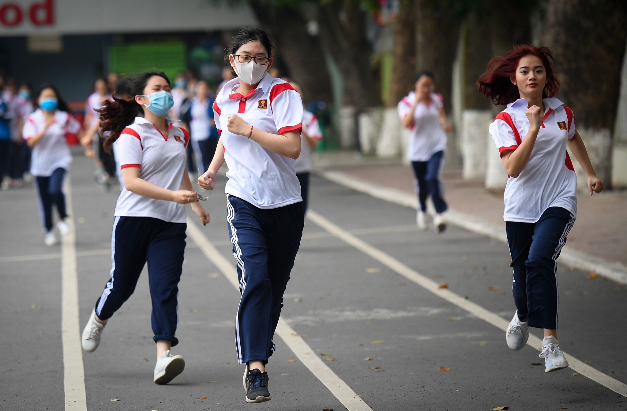 sinh vien quay lai truong sau ky nghi anh 15