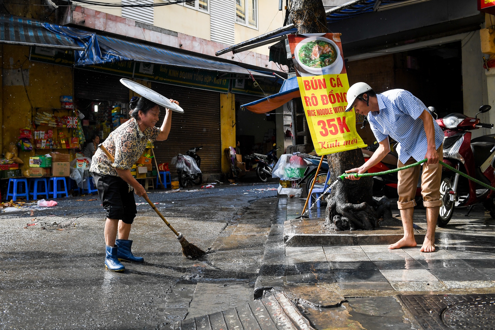 nu sinh nhay tranh nuoc ban anh 7
