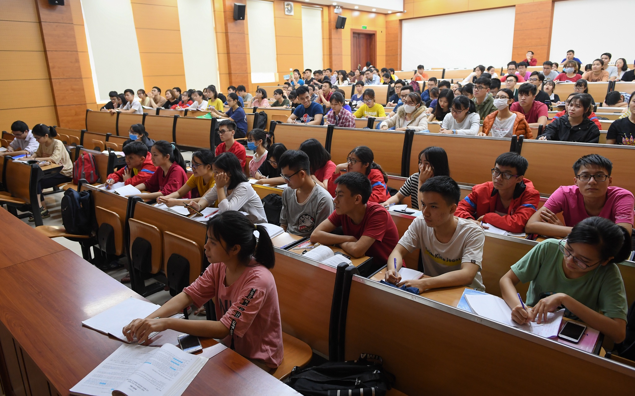 trường không nghỉ học vì dịch Covid-19 ảnh 1 truong khong nghi hoc vi dich Covid-19 anh 1