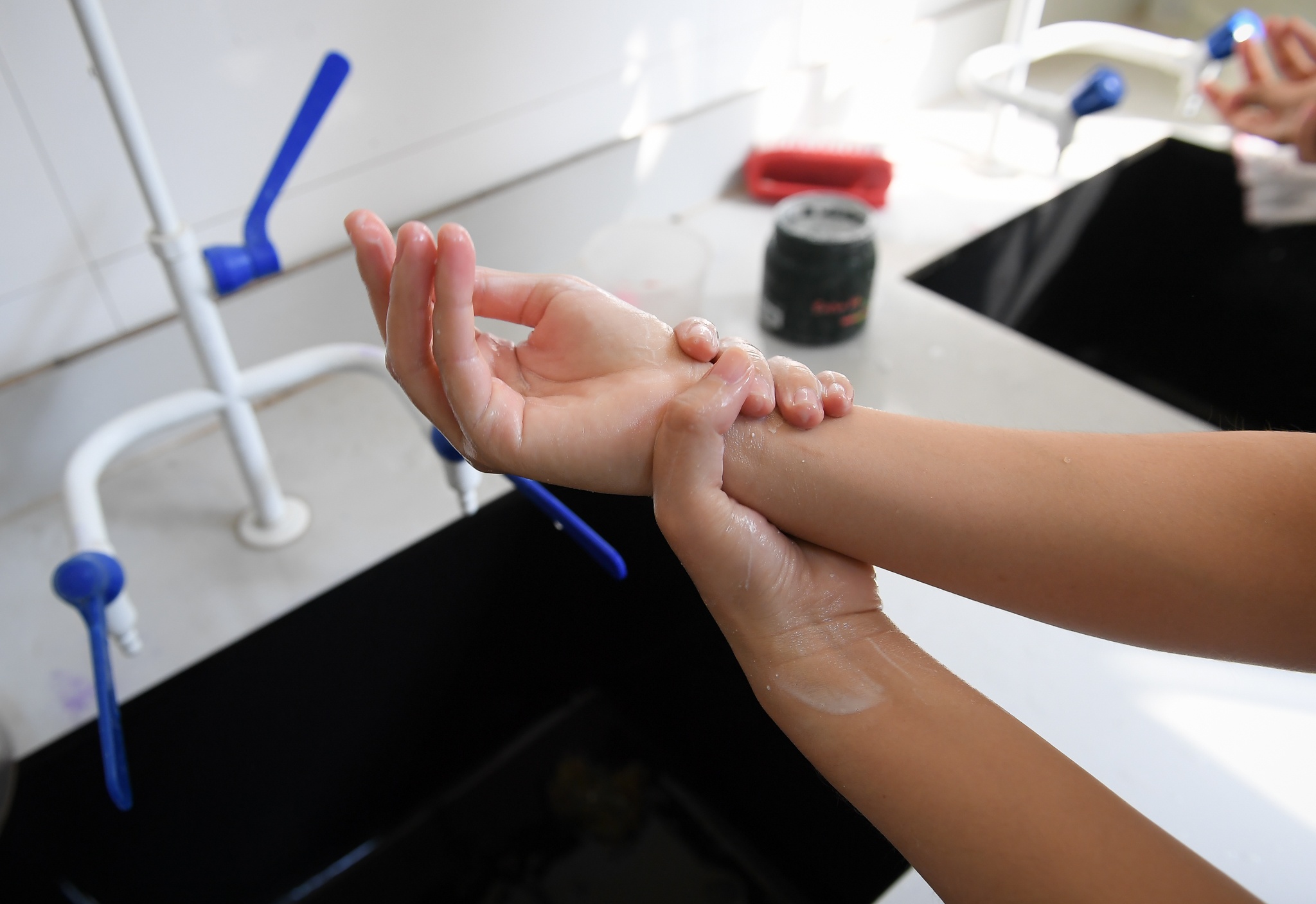 trường không nghỉ học vì dịch Covid-19 ảnh 4 truong khong nghi hoc vi dich Covid-19 anh 4