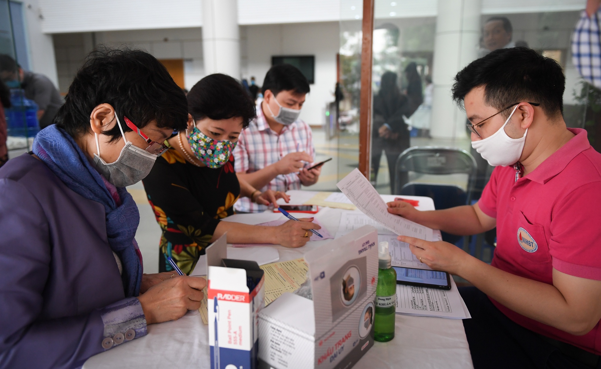 thu truong bo y te hien mau anh 6