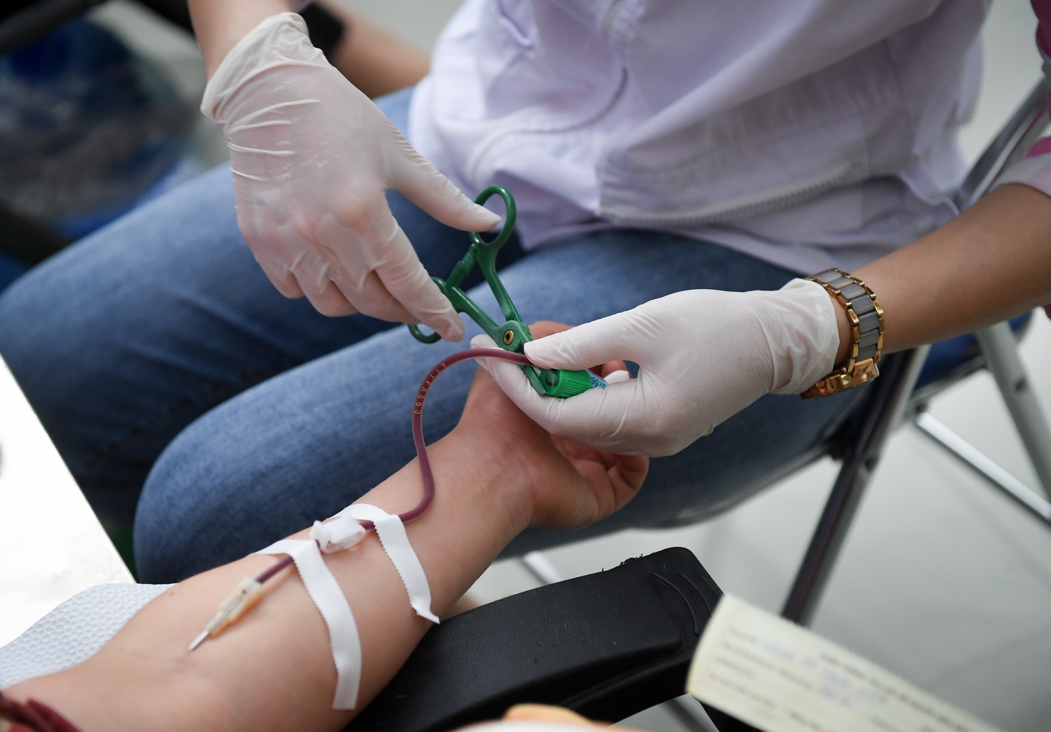 thu truong bo y te hien mau anh 9