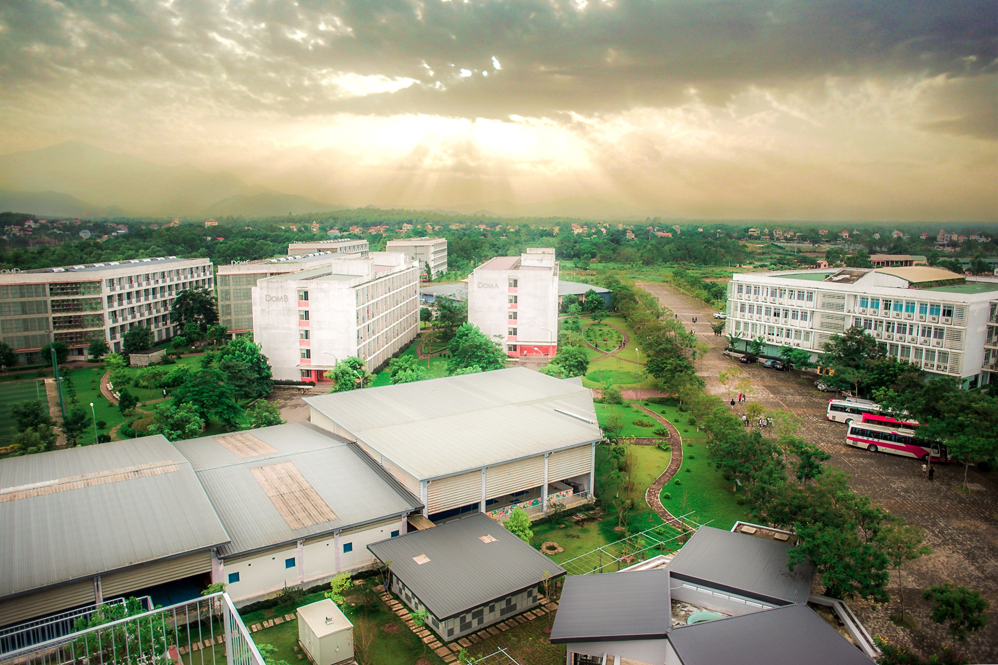 ky tuc xa la noi cach ly anh 1