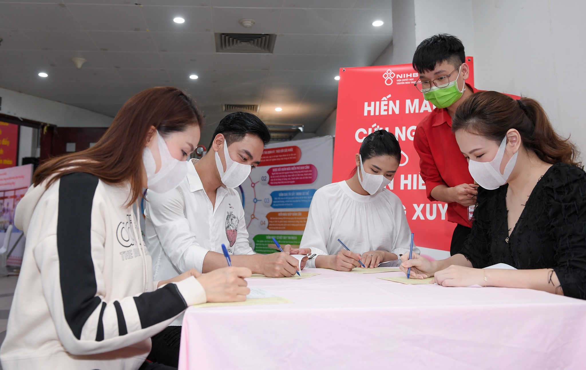 Phan Anh hien mau anh 1