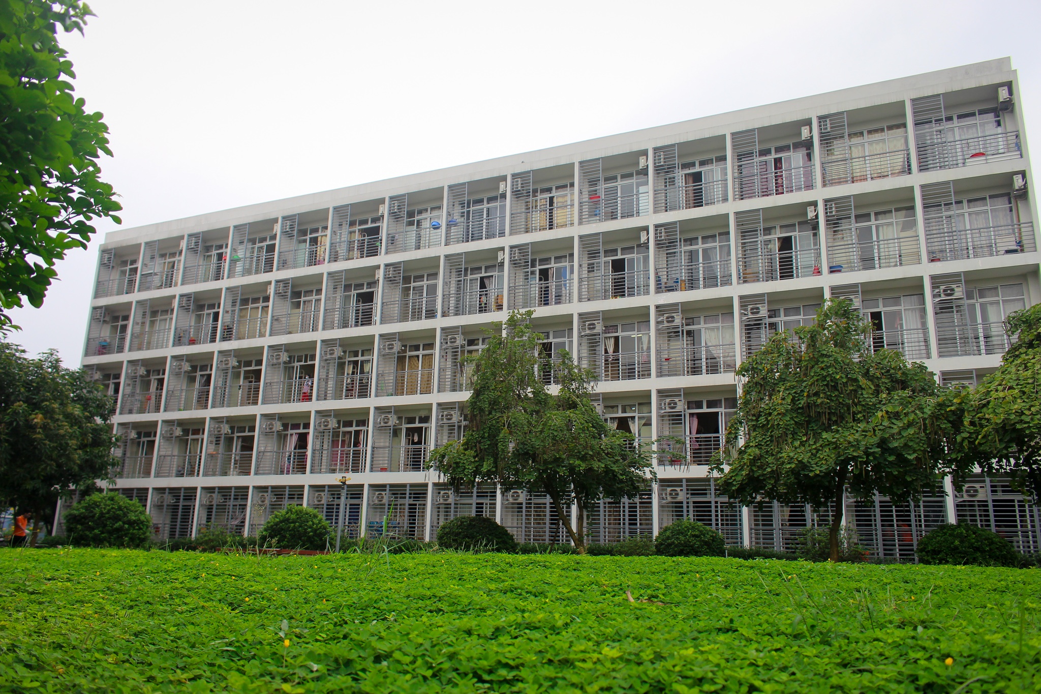 ky tuc xa la noi cach ly anh 2