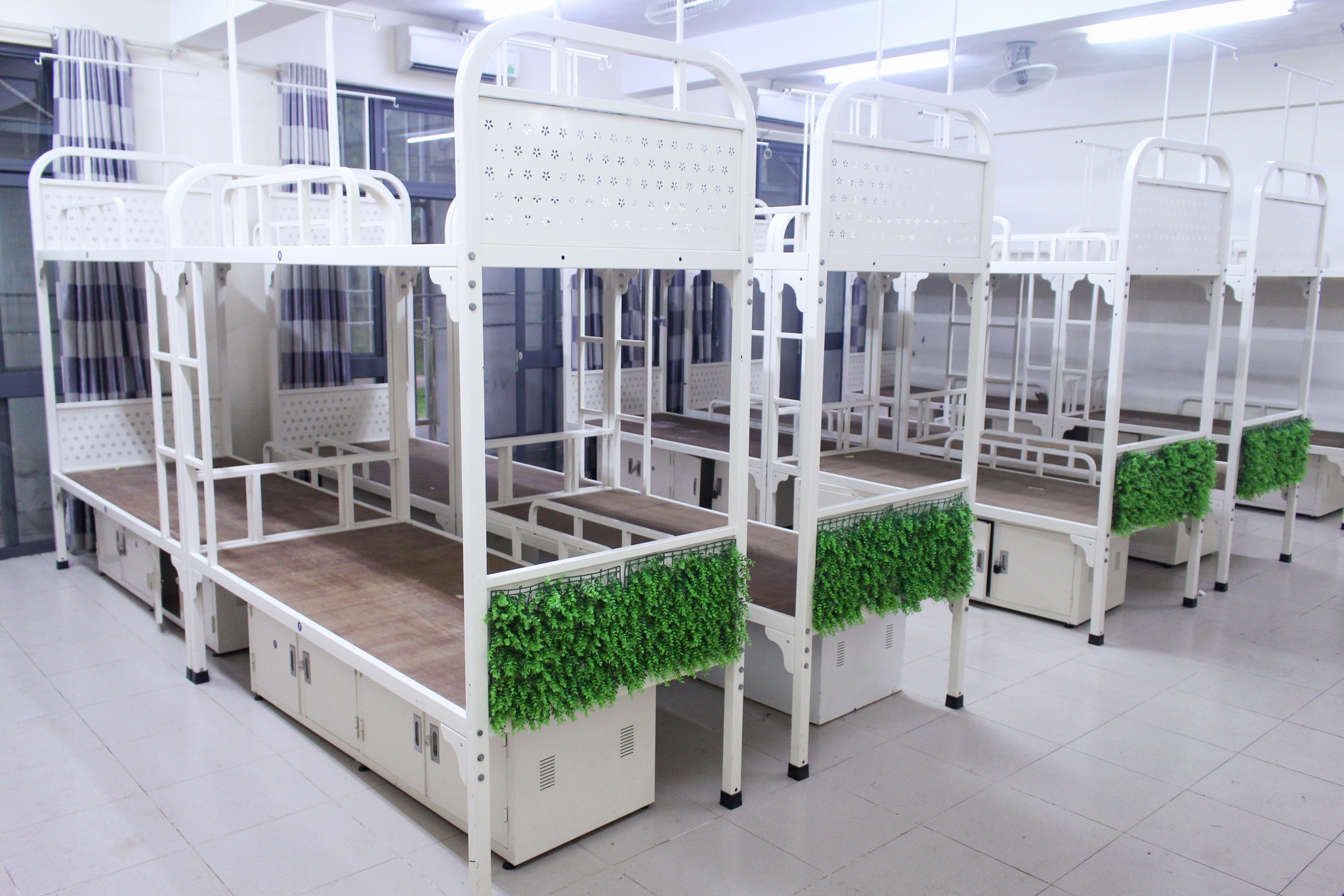 ky tuc xa la noi cach ly anh 4