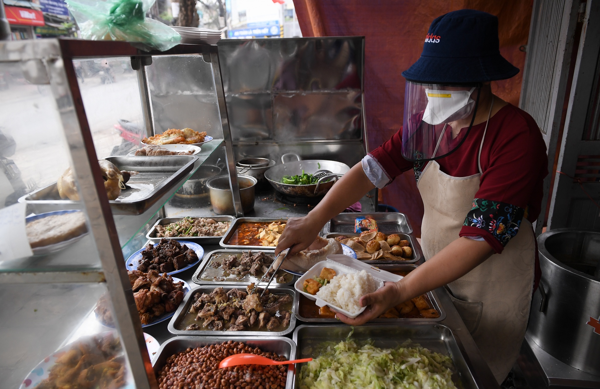 nguoi Ha Noi nau an tai nha anh 4