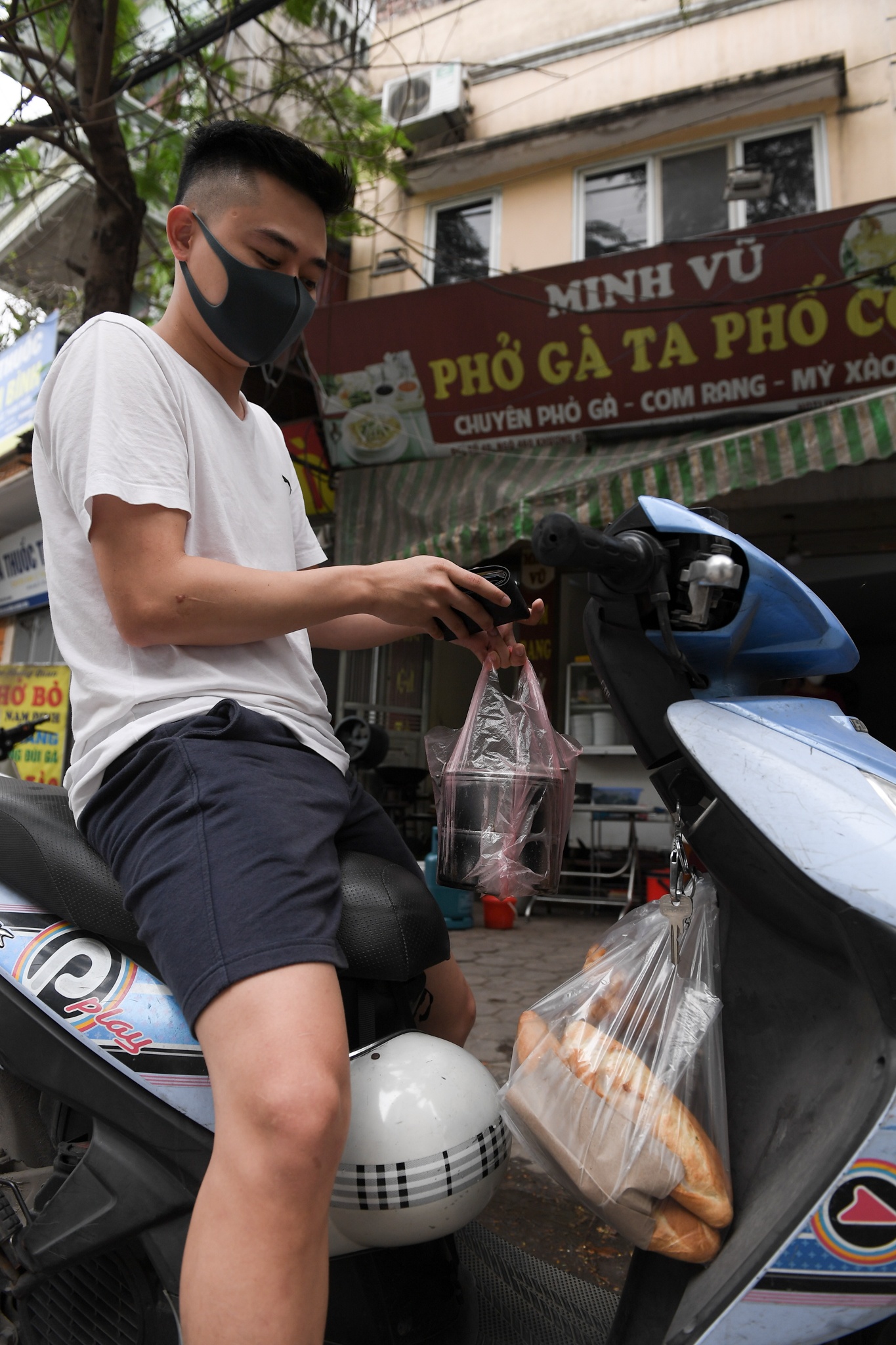 nguoi Ha Noi nau an tai nha anh 6