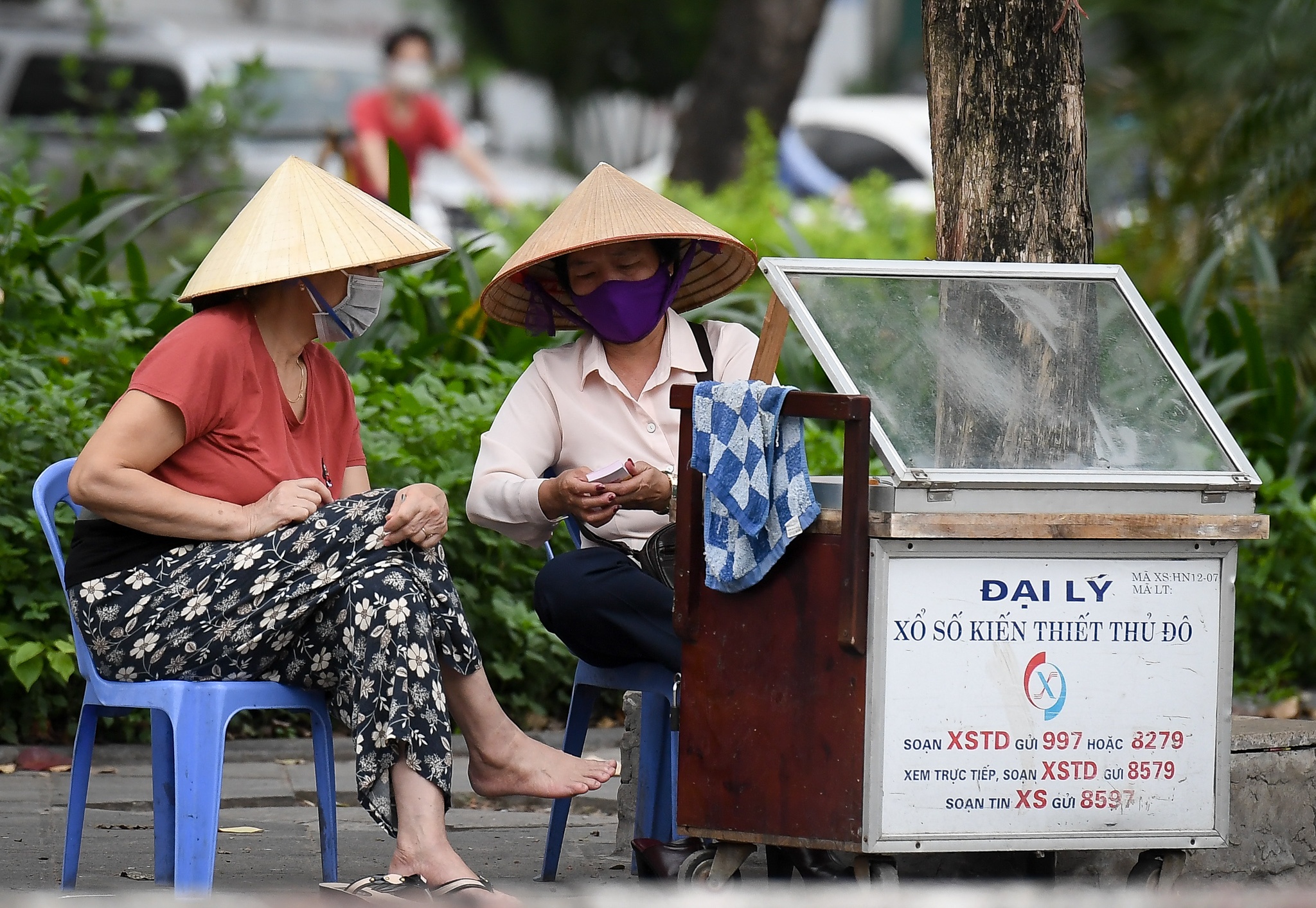 uong tra da giua mua dich anh 10