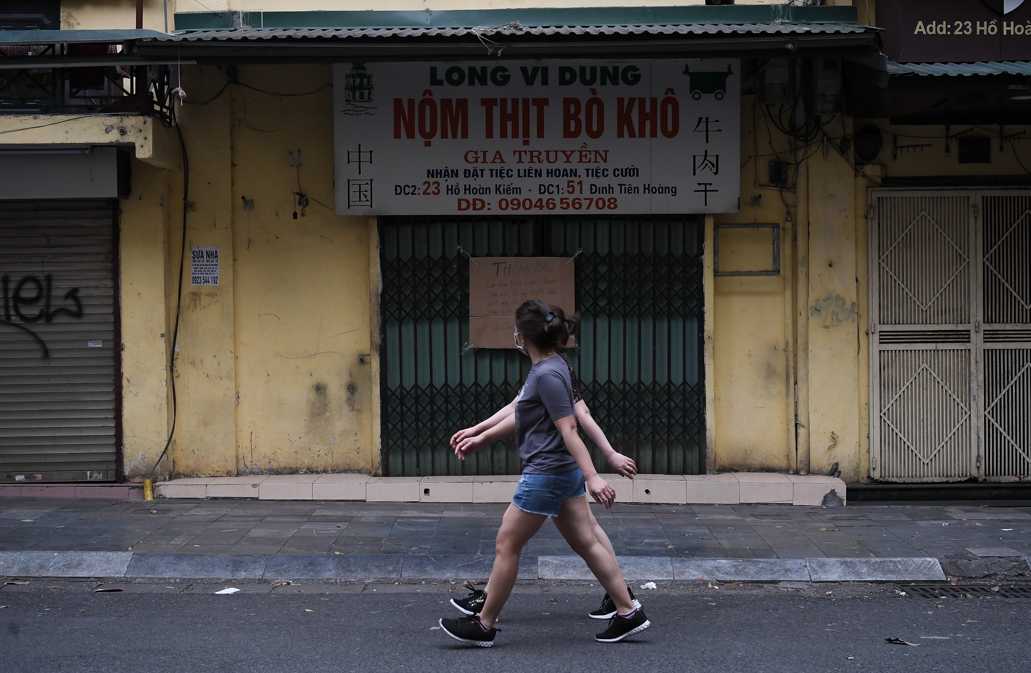 quan an noi tieng Ha Noi dong cua anh 5