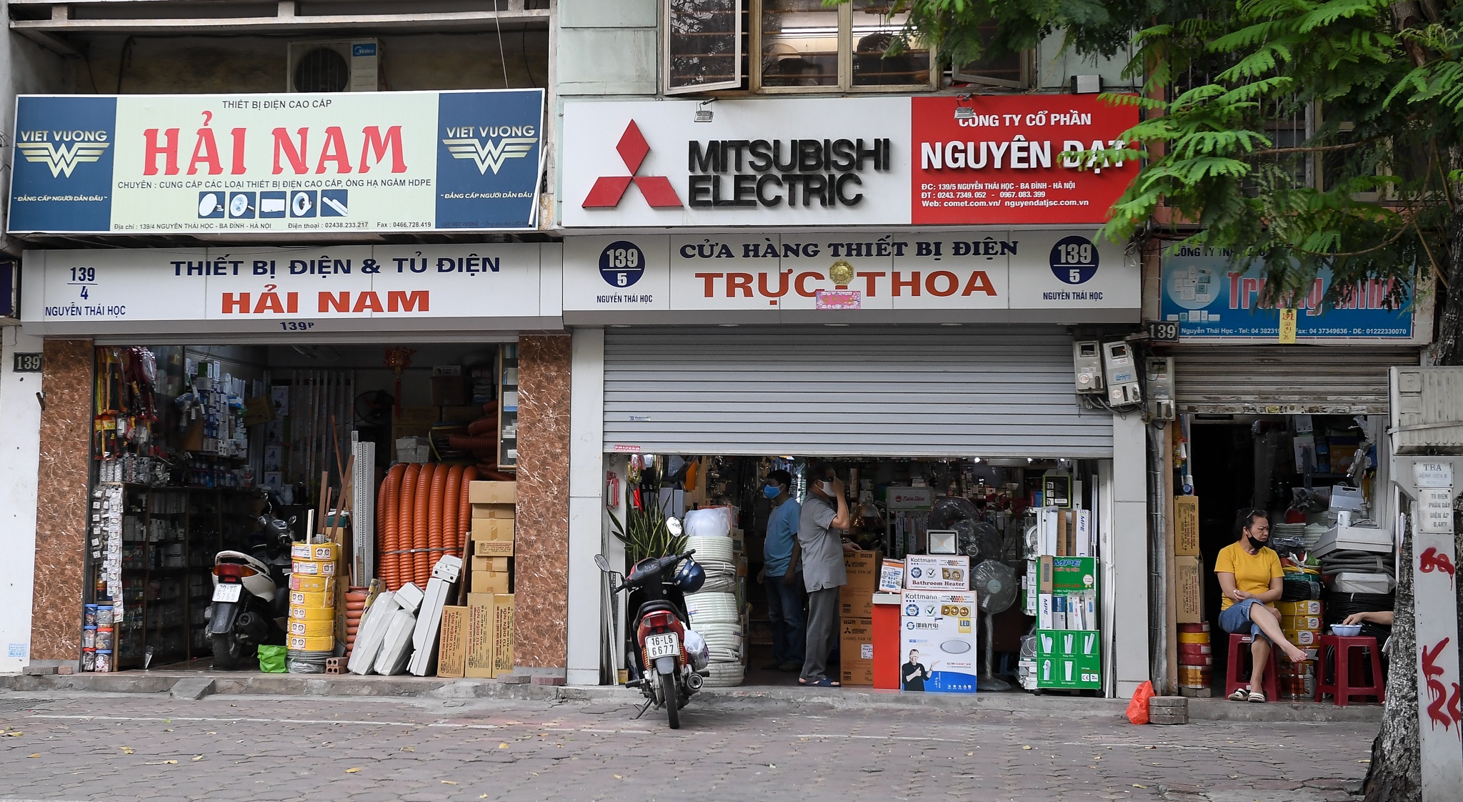 uong tra da giua mua dich anh 5