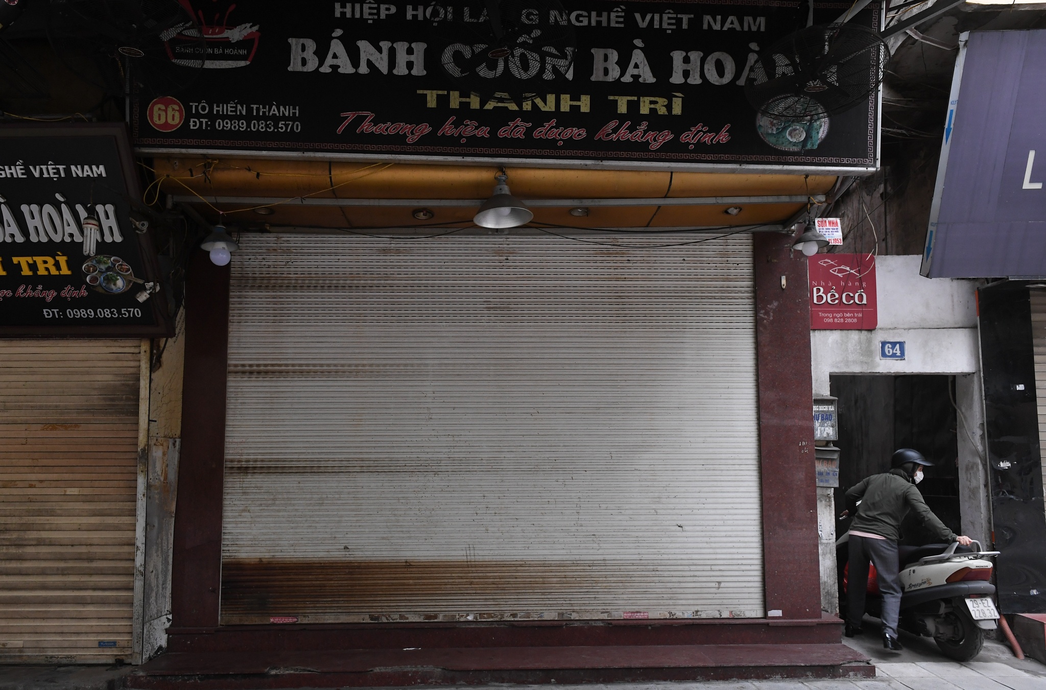 quan an noi tieng Ha Noi dong cua anh 10