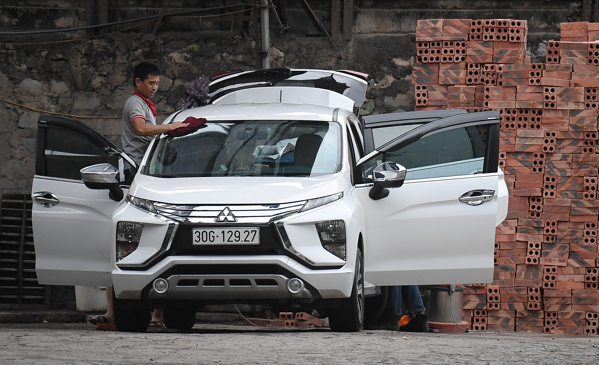 uong tra da giua mua dich anh 9