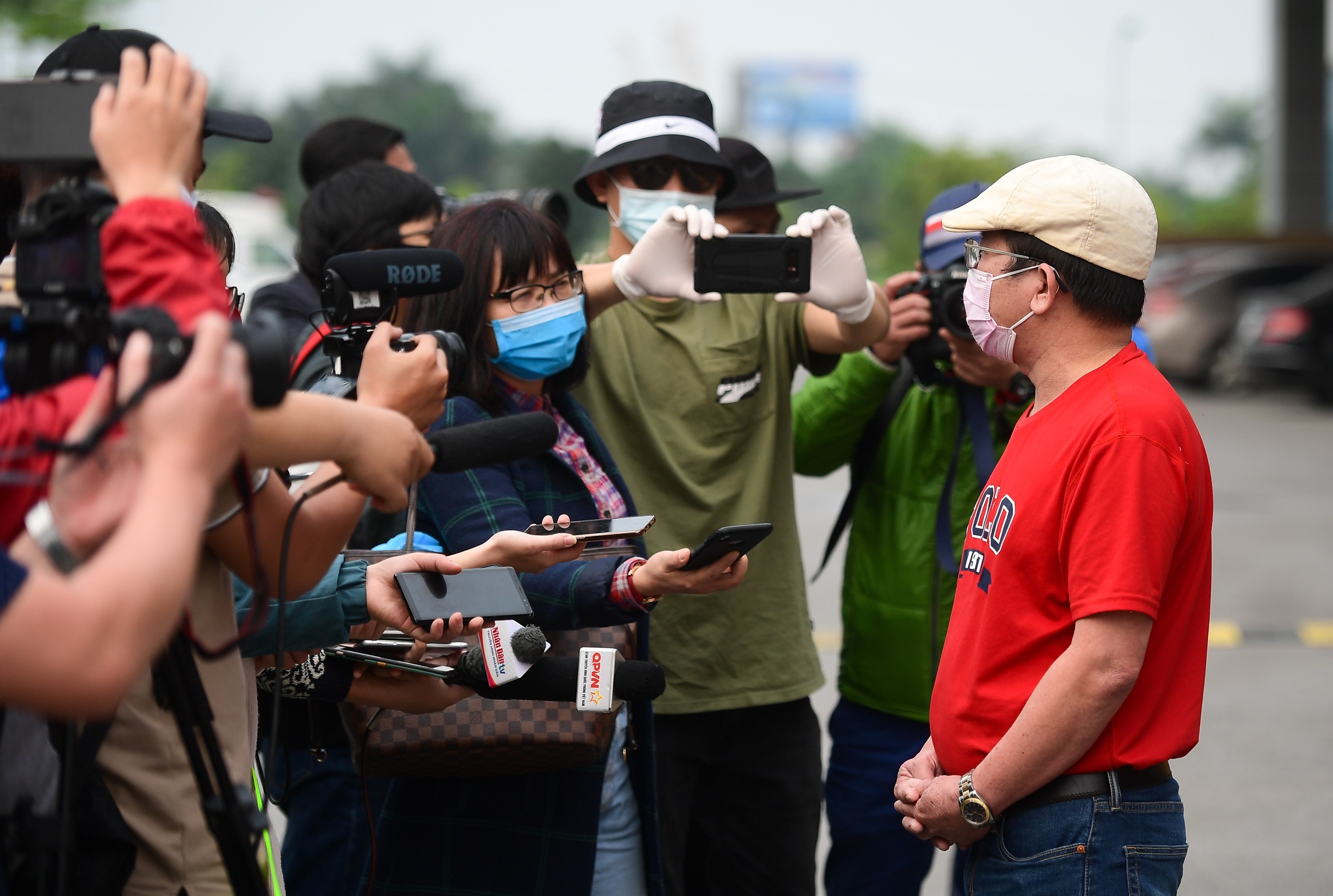 nu Y ta Phap khoi benh Covid-19 anh 4