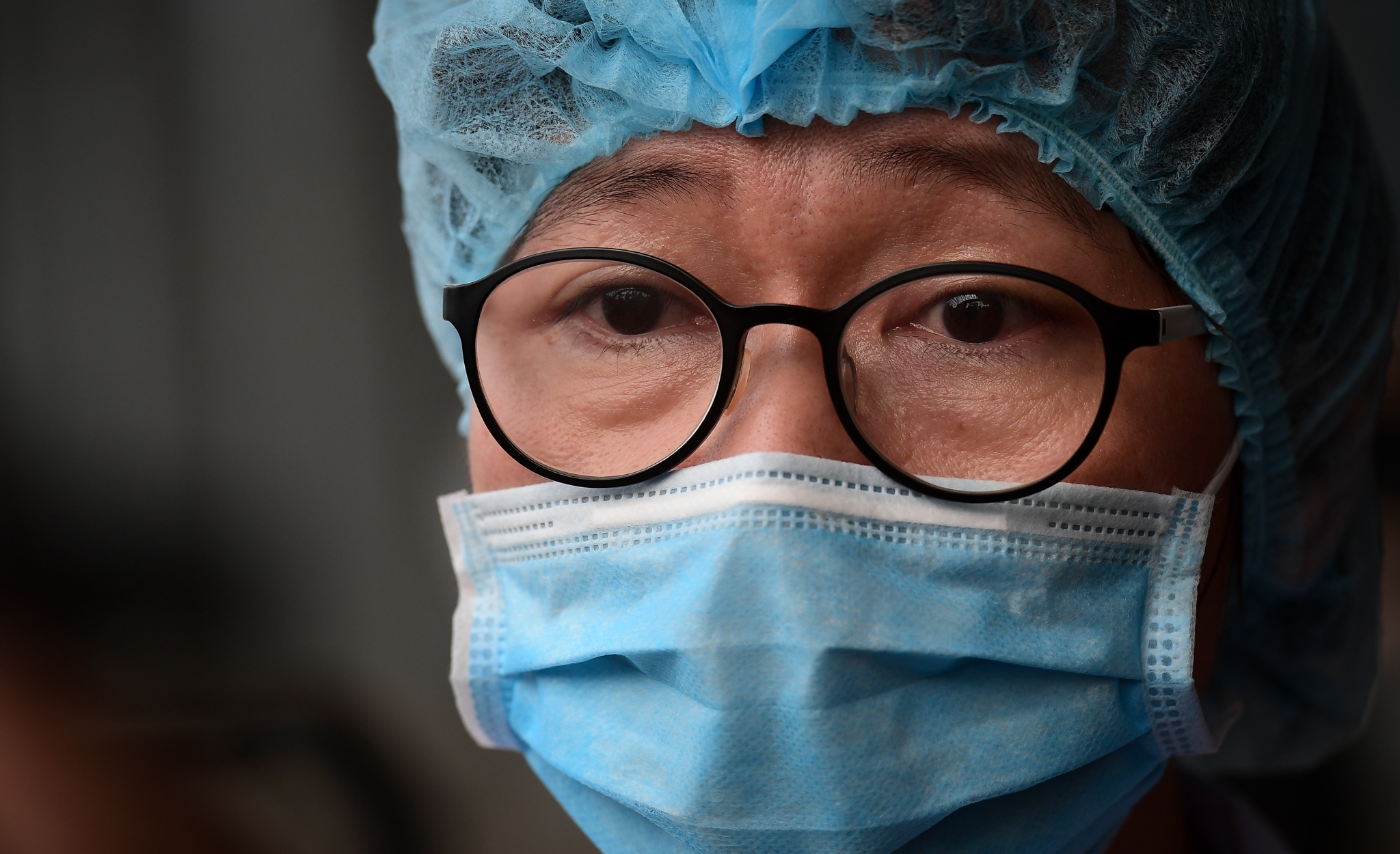 nu Y ta Phap khoi benh Covid-19 anh 7