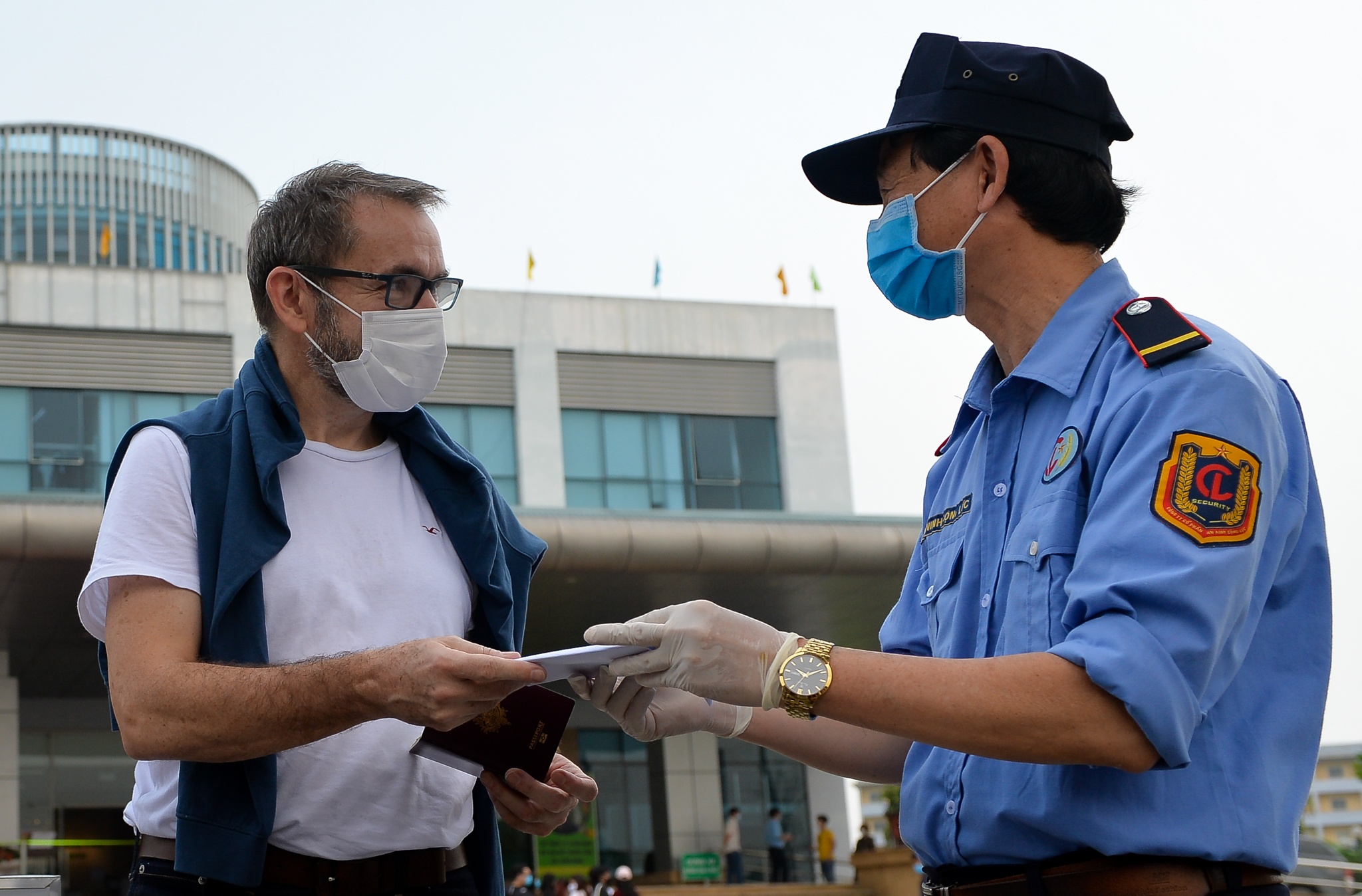 Cuu dai su Phap mac Covid-19: 'Toi rat tin tuong y te Viet Nam' hinh anh